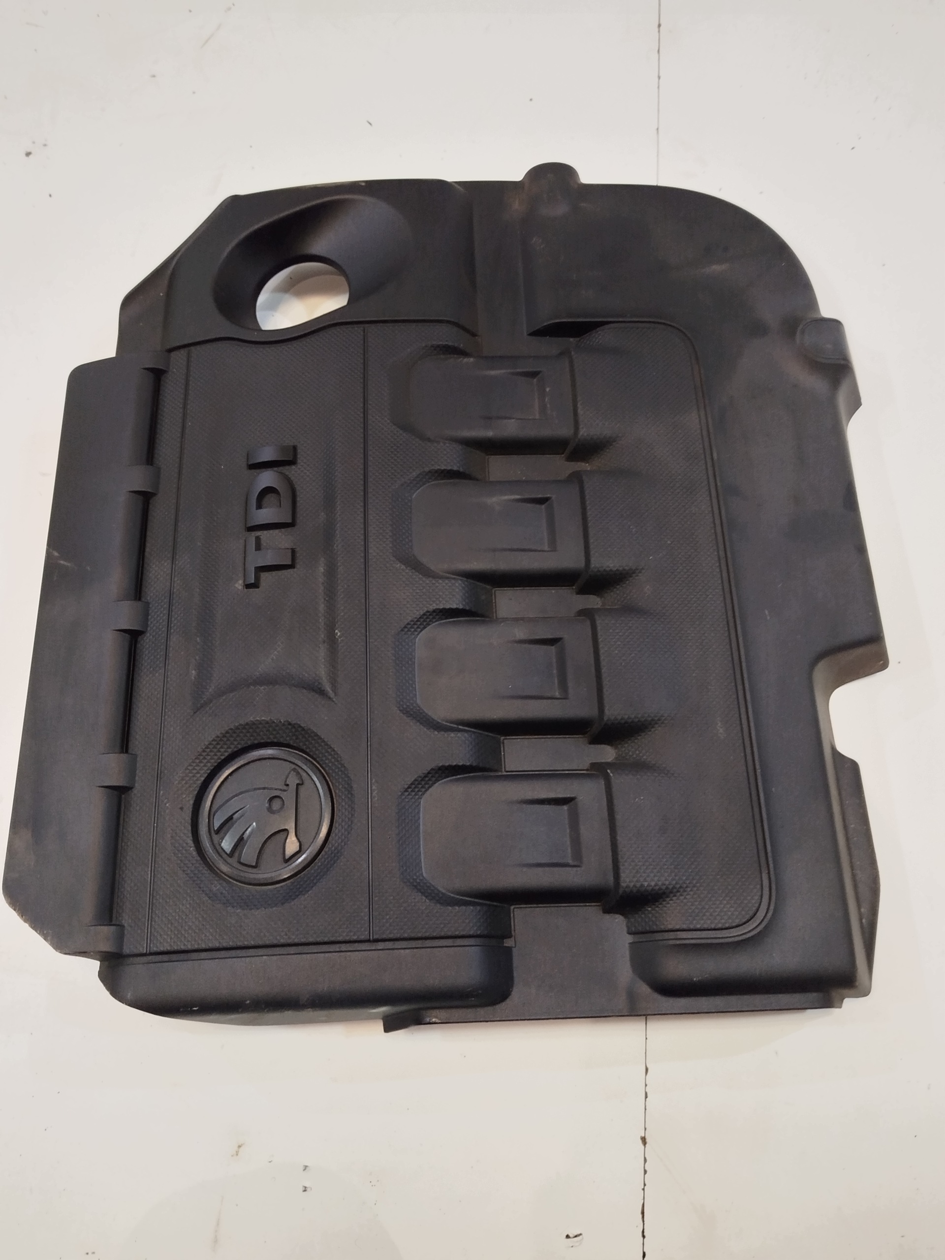 Skoda Octavia III 2.0TDI Moottorikansi OEM 04L103925T image 2