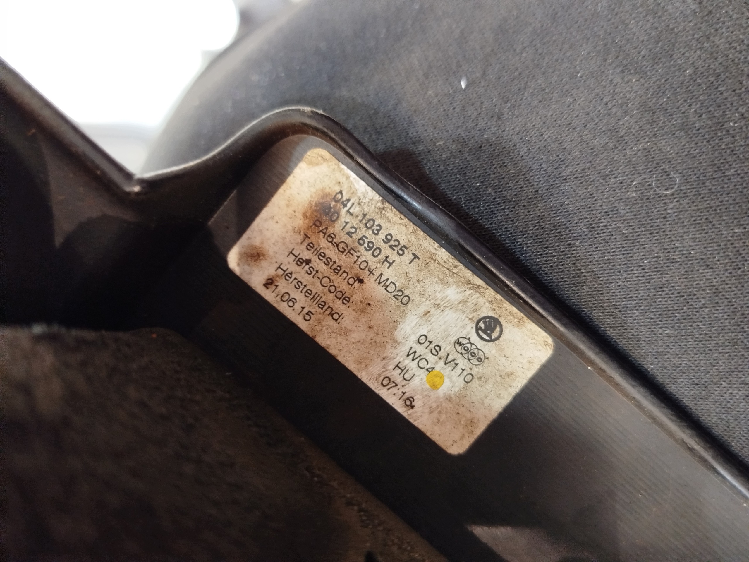Skoda Octavia III 2.0TDI Moottorikansi OEM 04L103925T