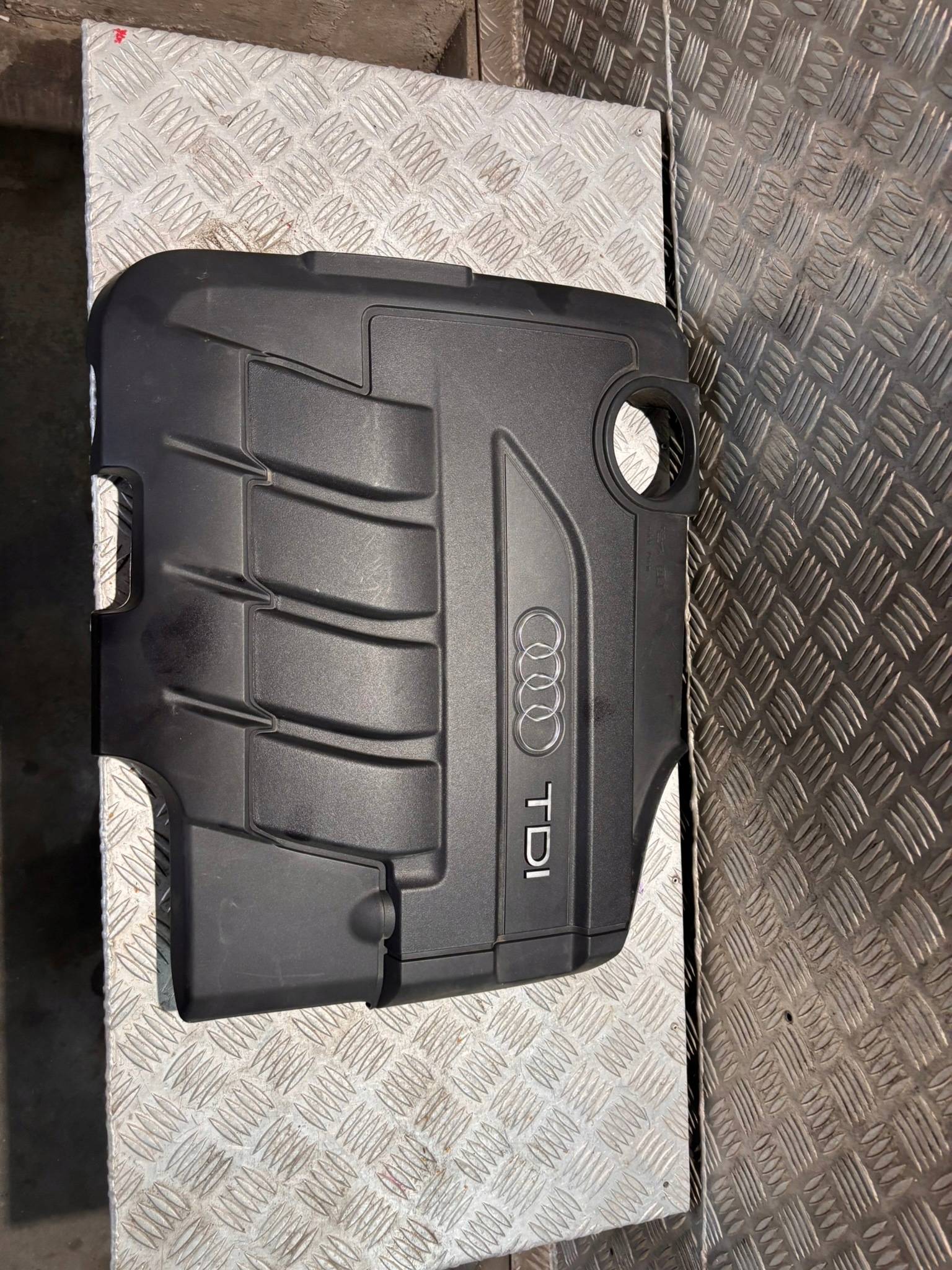 OEM 03L103925 Moottorikansi Passat B7 Golf 2.0TDI image 2
