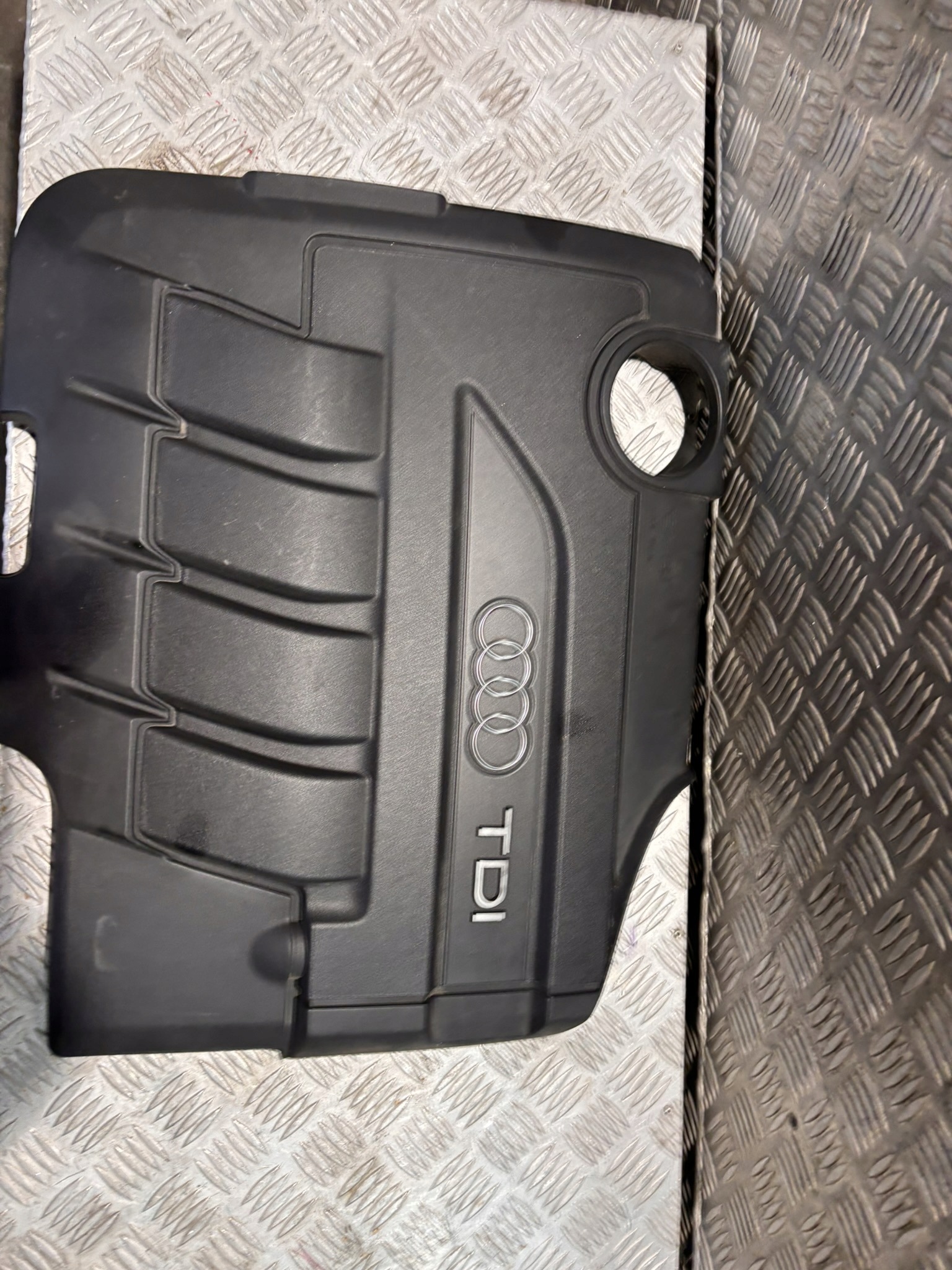 OEM 03L103925 Moottorikansi Passat B7 Golf 2.0TDI image 3