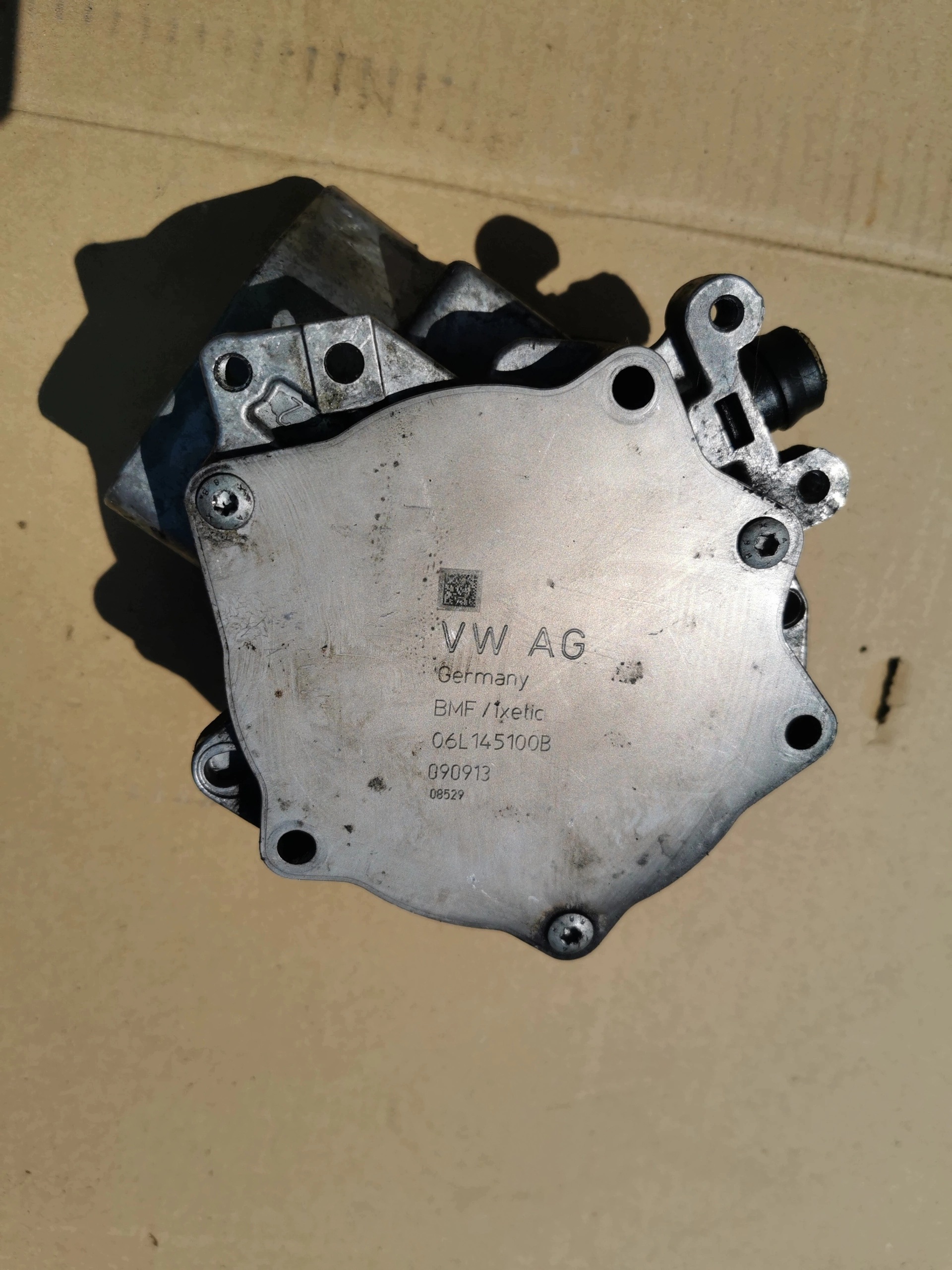 Audi OE 06L145100B Vacuum Pump - Used image 5