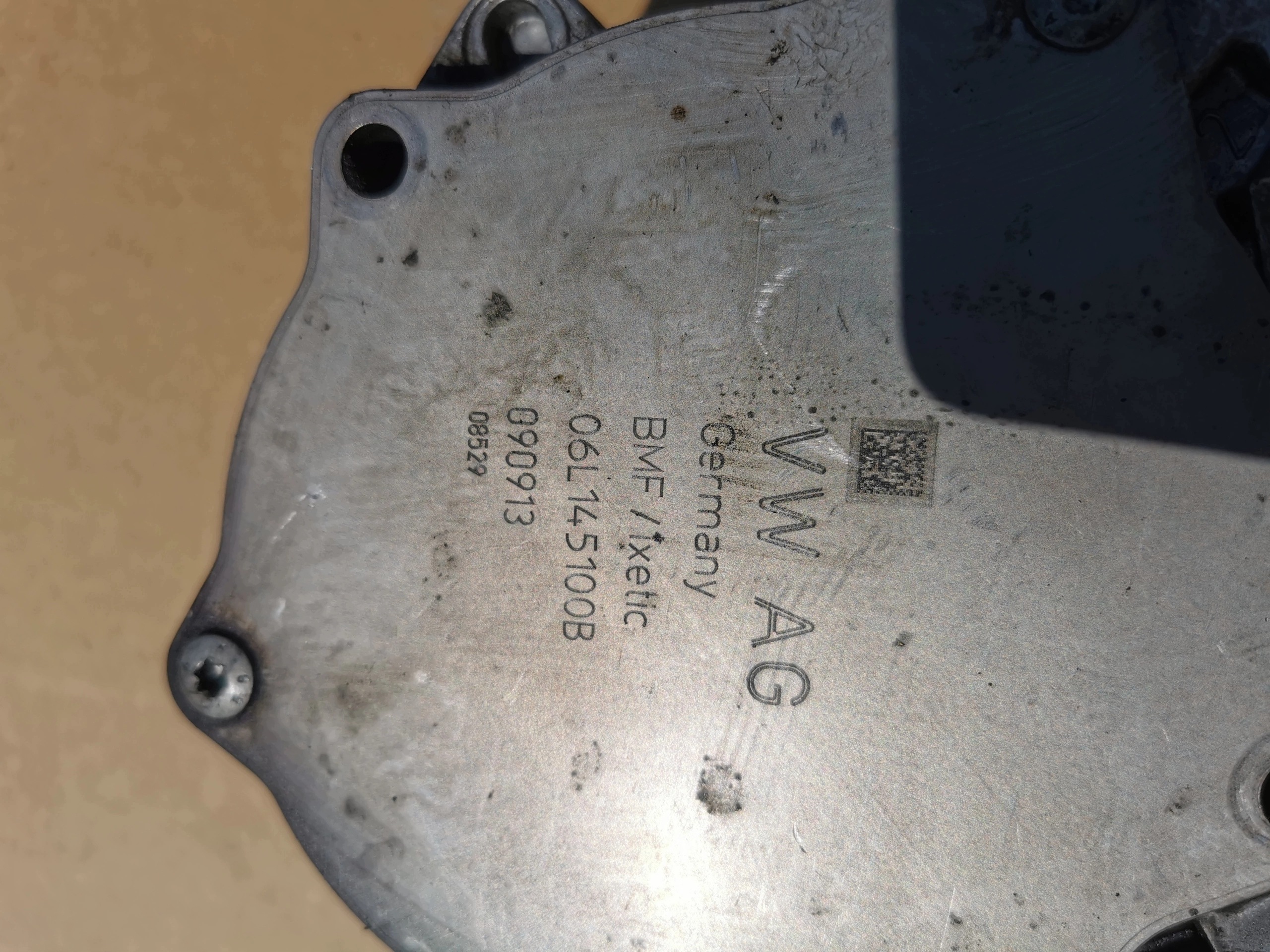 Audi OE 06L145100B Vacuum Pump - Used image 6