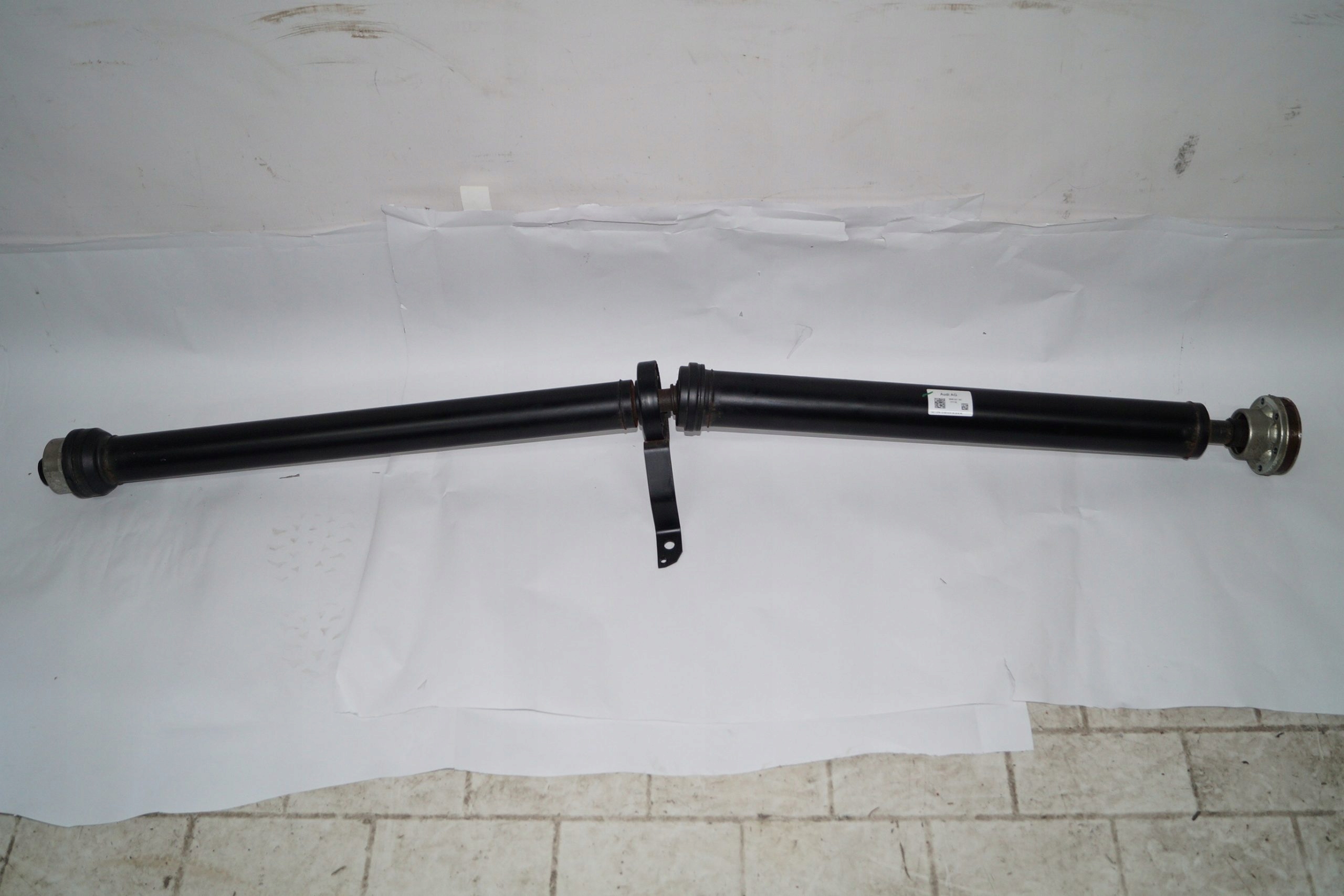 Vetokäyttöakseli OEM 8W6521101 Audi A5 8W6 2.0 TFSI:lle
