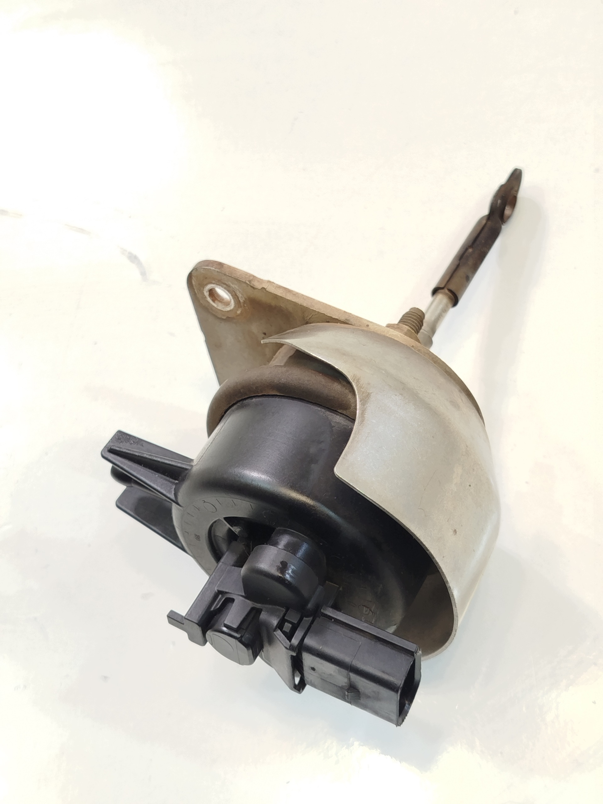VW Passat B8 1.6 TDI Turbo OEM 04L253016T image 2