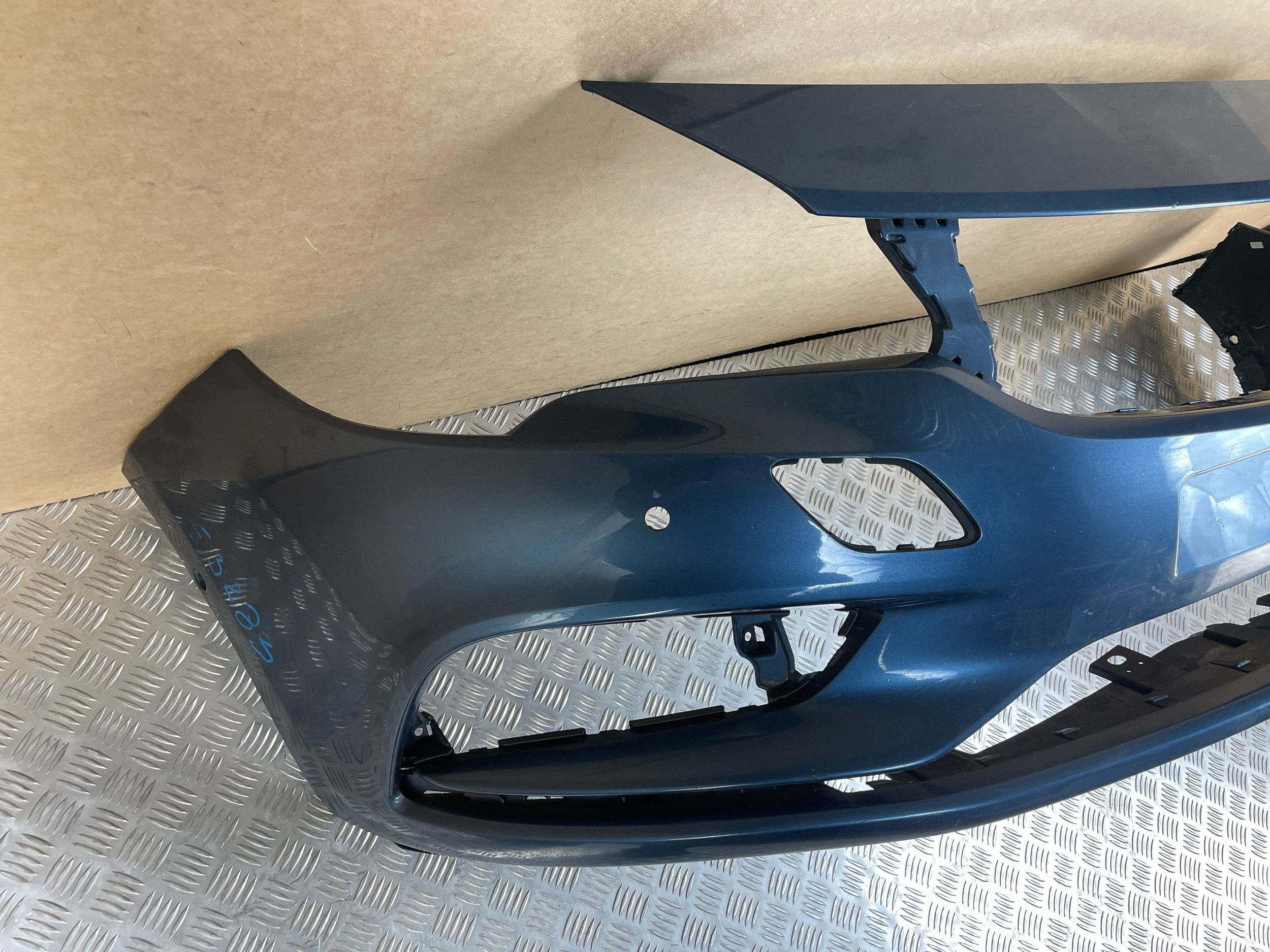 Etupuskuri OEM 13425478 Opel Astra V K 2015-