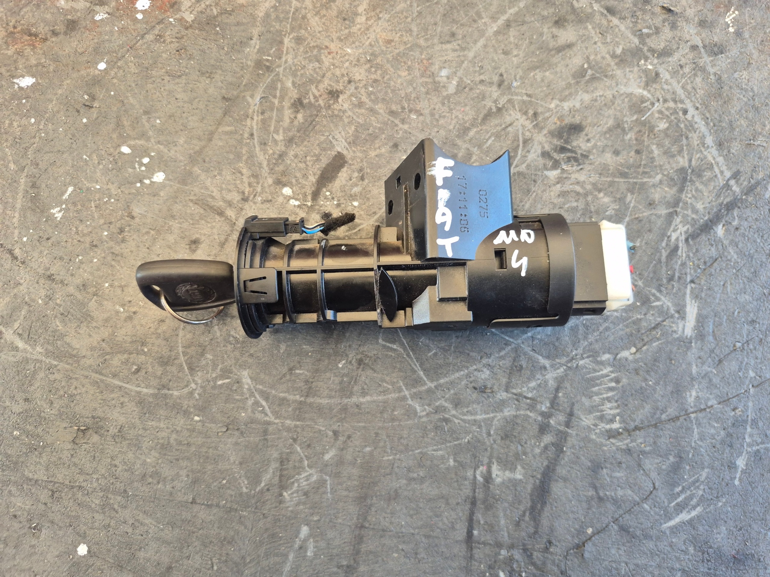 Interruptor de ignição Lancia OEM 00468453610 - Usado image 2