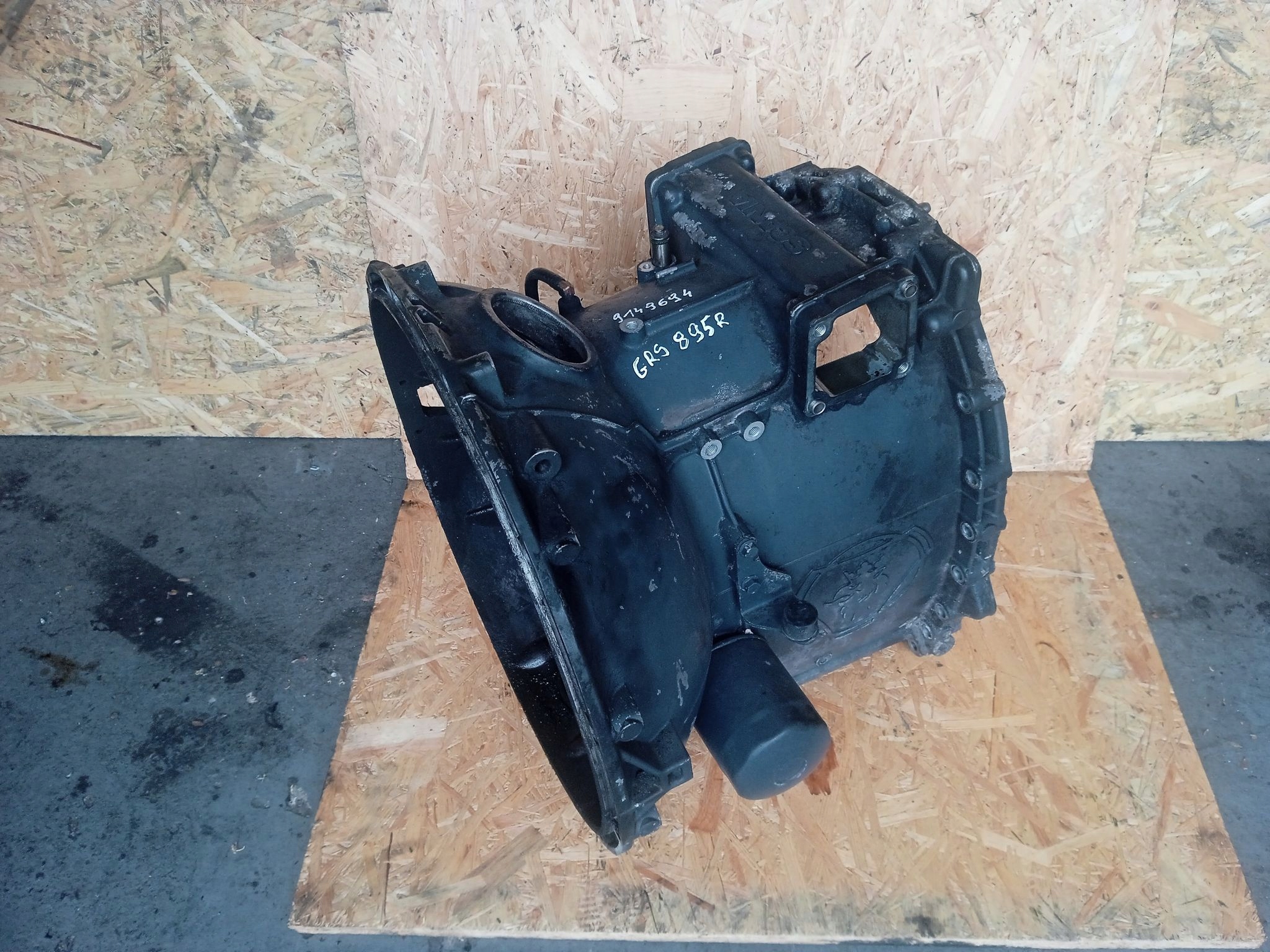 OEM 1757949 Etuvaihteiston kotelo Scania image 3