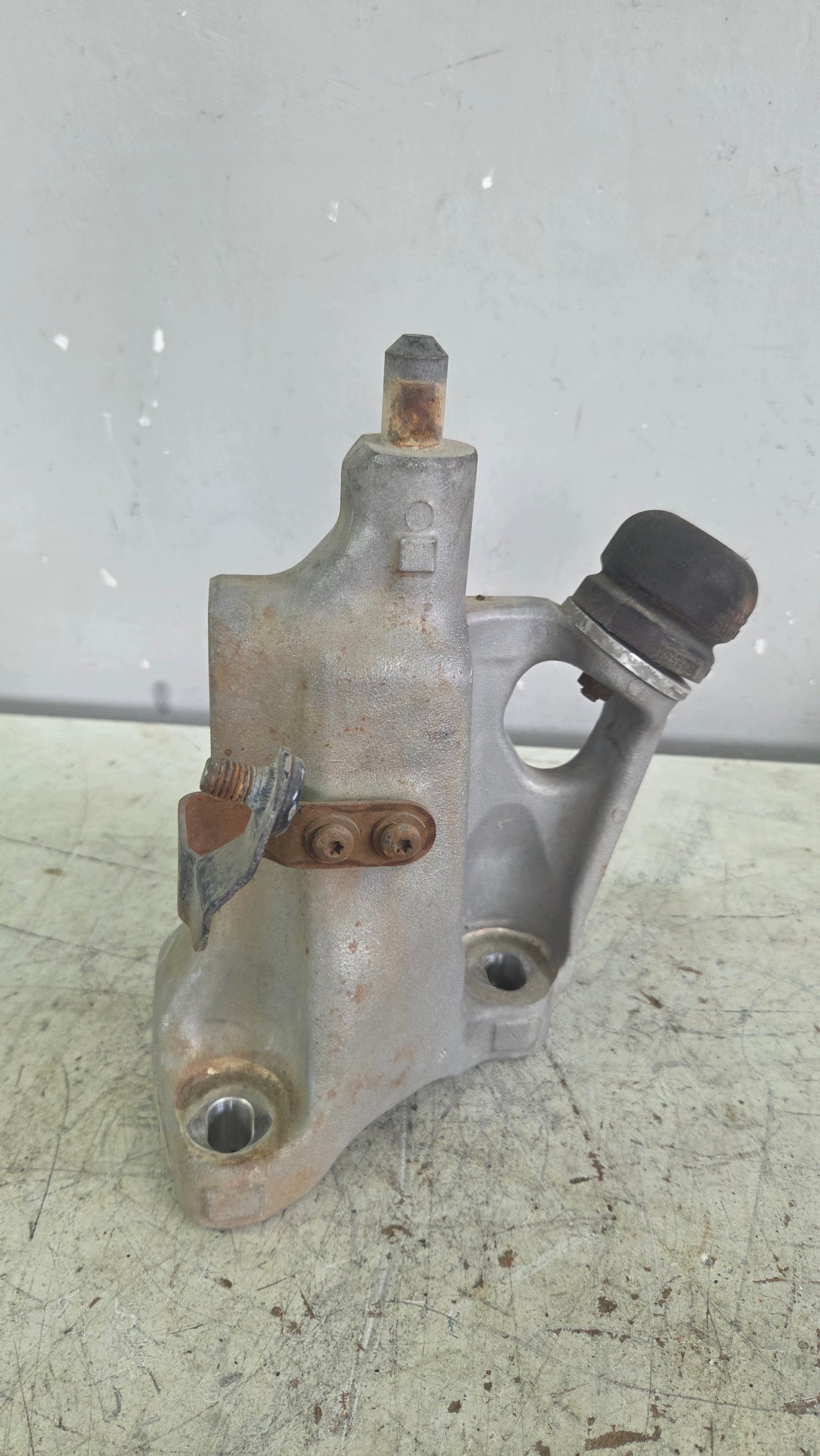 OEM 1788233 Scania R Ohjaamon Kaatokiinnike Vasen image 4