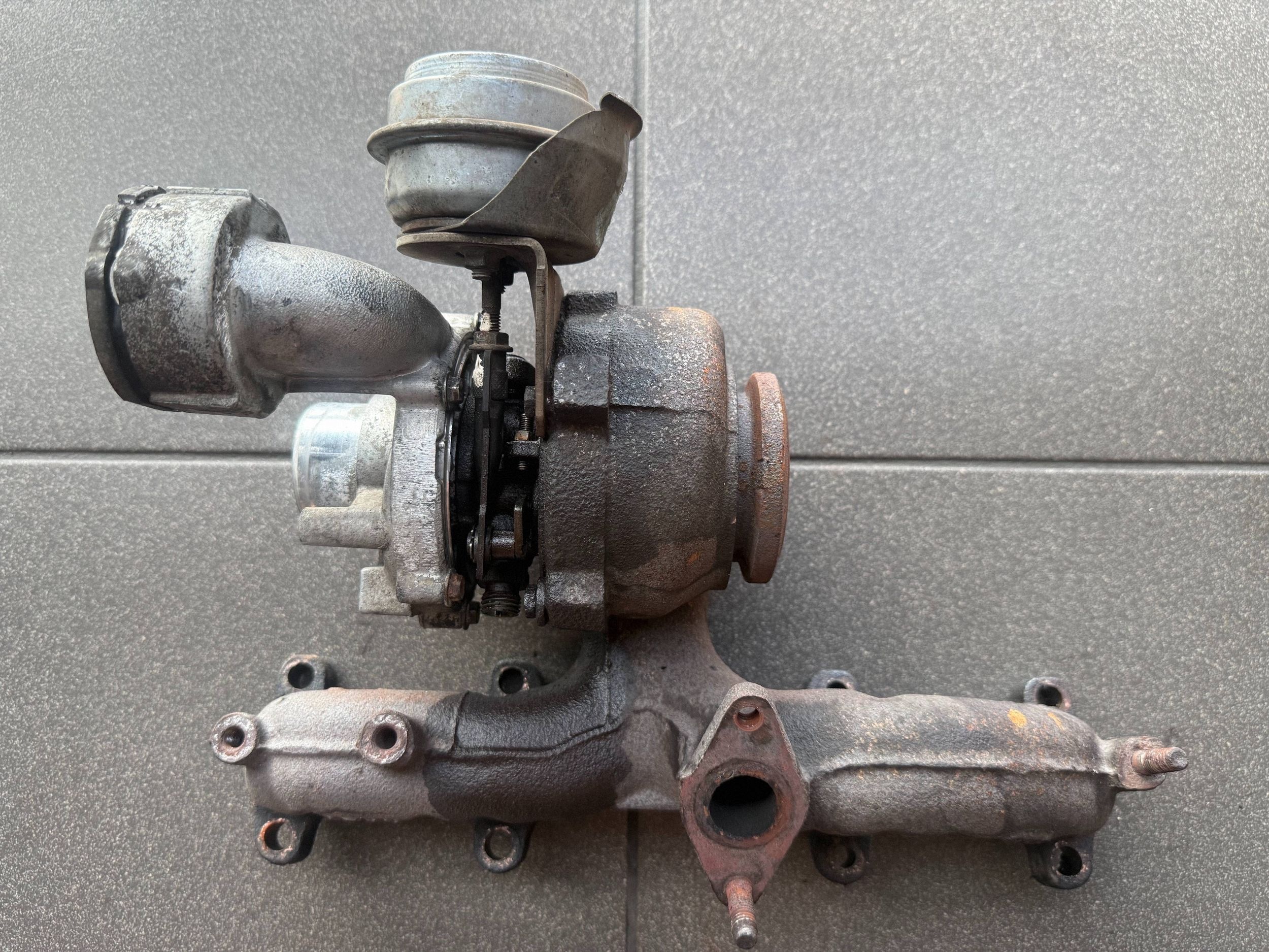 VW Turboahdin OEM 038253016K 1.9 TDI:lle