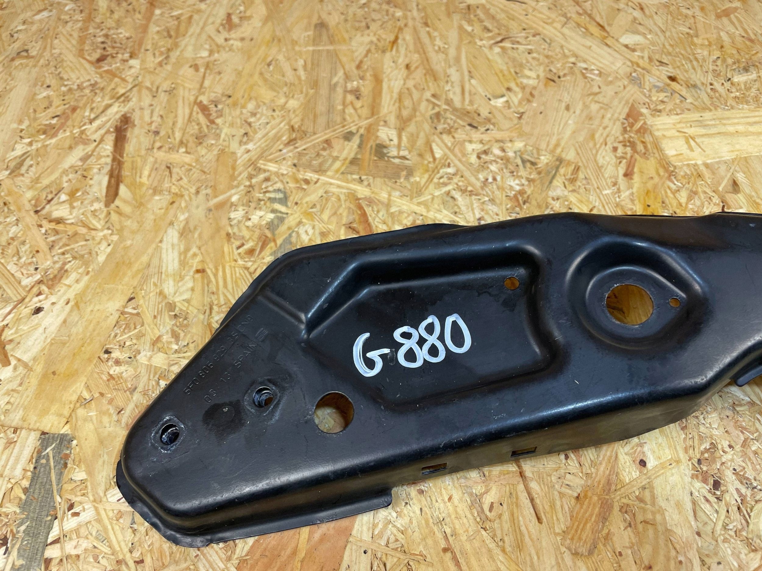Suporte Farol Esquerdo Dianteiro SEAT OEM 5F0806929 image 3