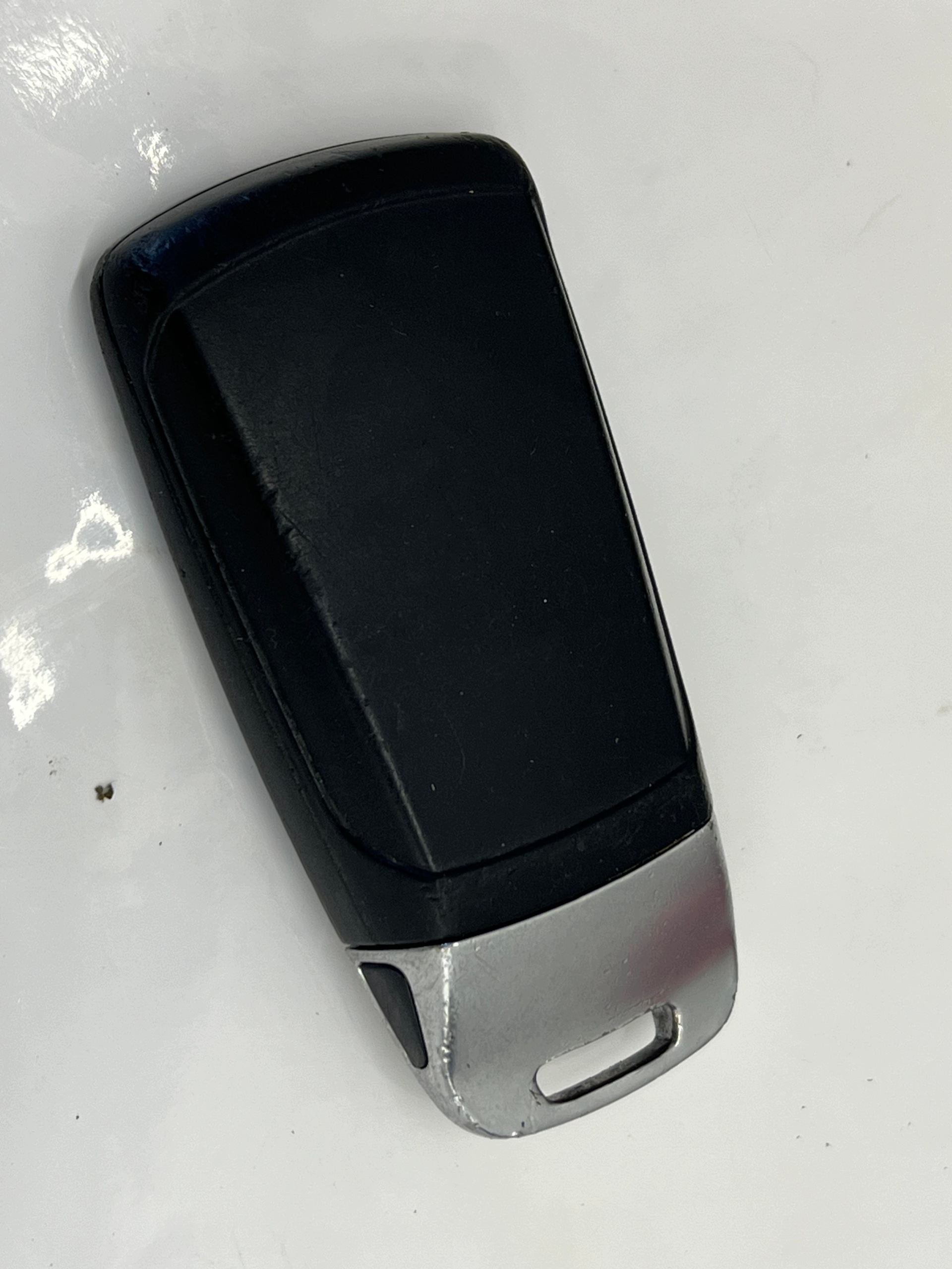 Audi A4 B9 Avain OEM 4M0959754T - Käytetty
