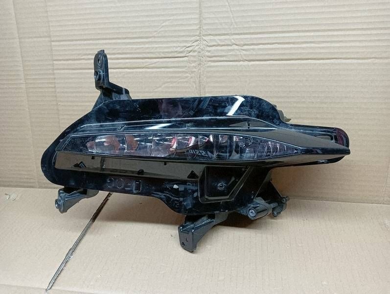 Kia Ceed III Lift Halogeeni LED DRL Oikea 92202-J7500