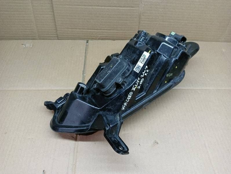 Kia Ceed III Lift Halogen LED DRL Höger 92202-J7500 image 5