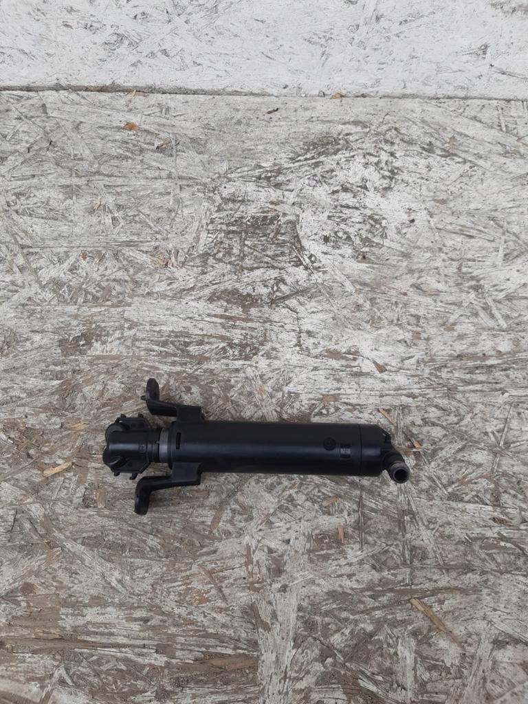 Ajovalopesulippa vasen/oikea OEM 8V0955101 Audi A3 8V:lle