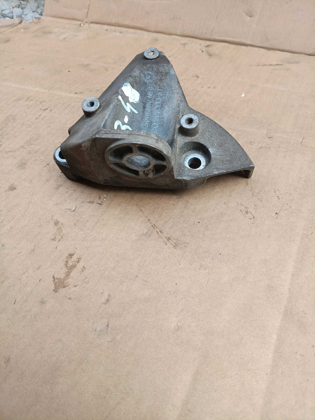 Support de boîte VW OEM 8D0399113AT pour Passat B5