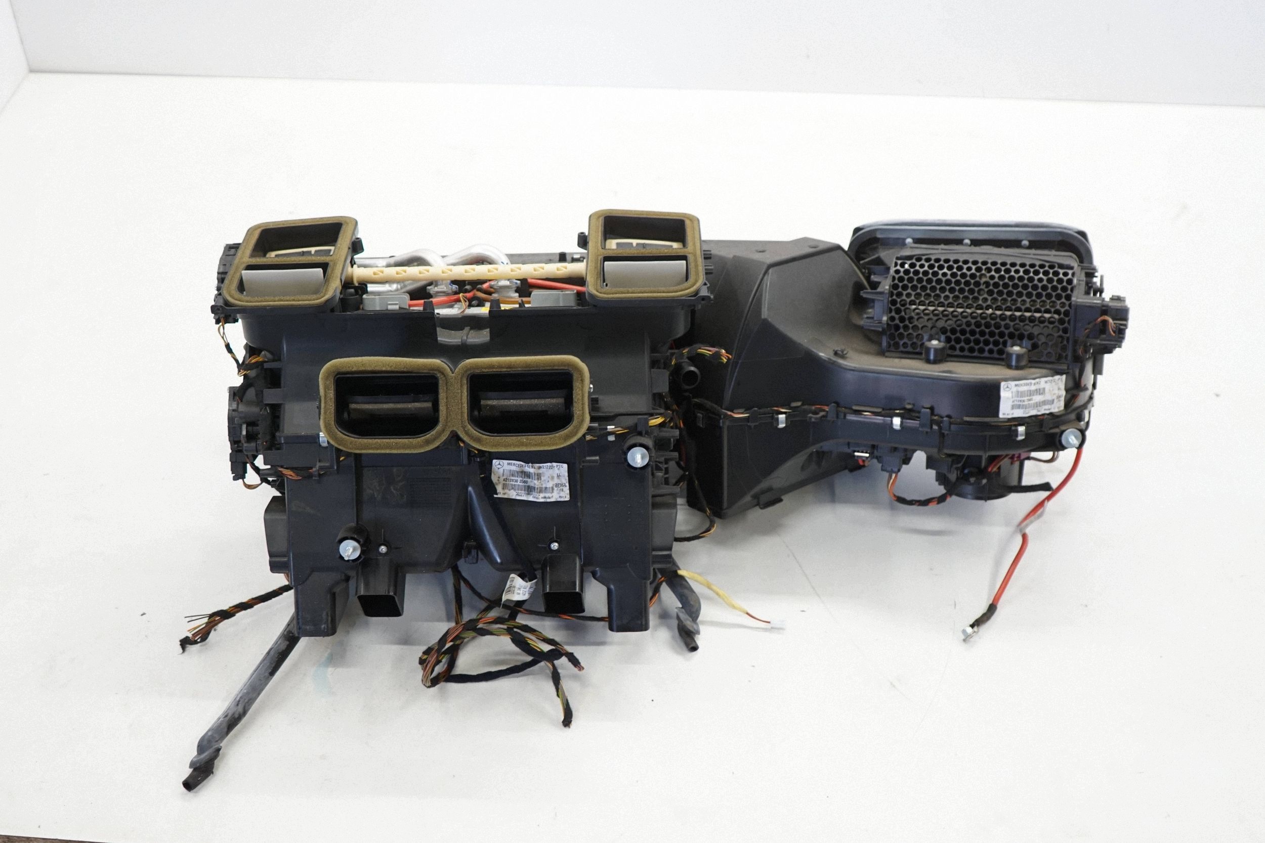 Núcleo de aquecimento Mercedes W212 OEM A2128302560 - Usado image 2