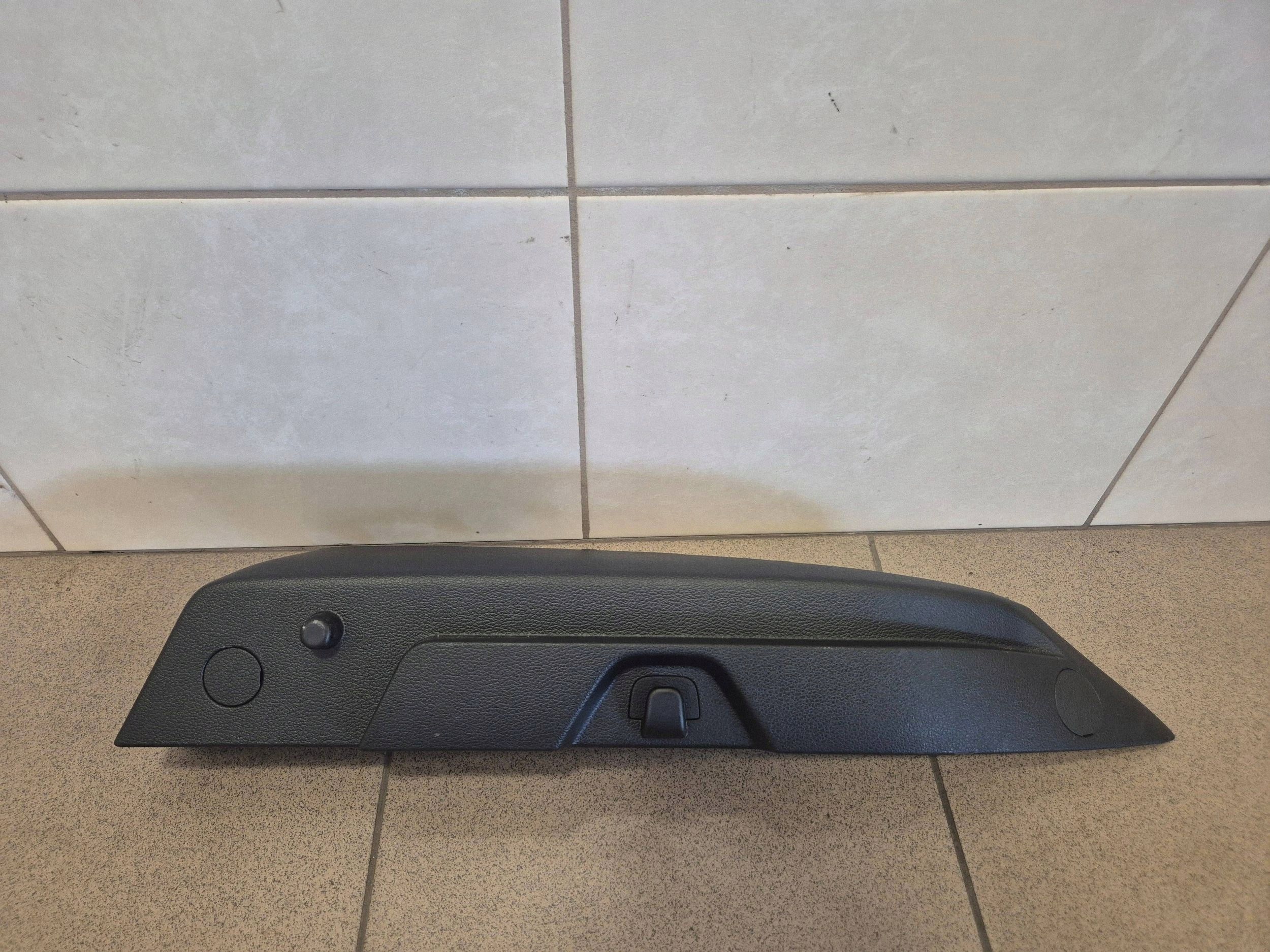 Peça acabamento Kia Cee'd JD OEM 85921J7000 - Usado image 2