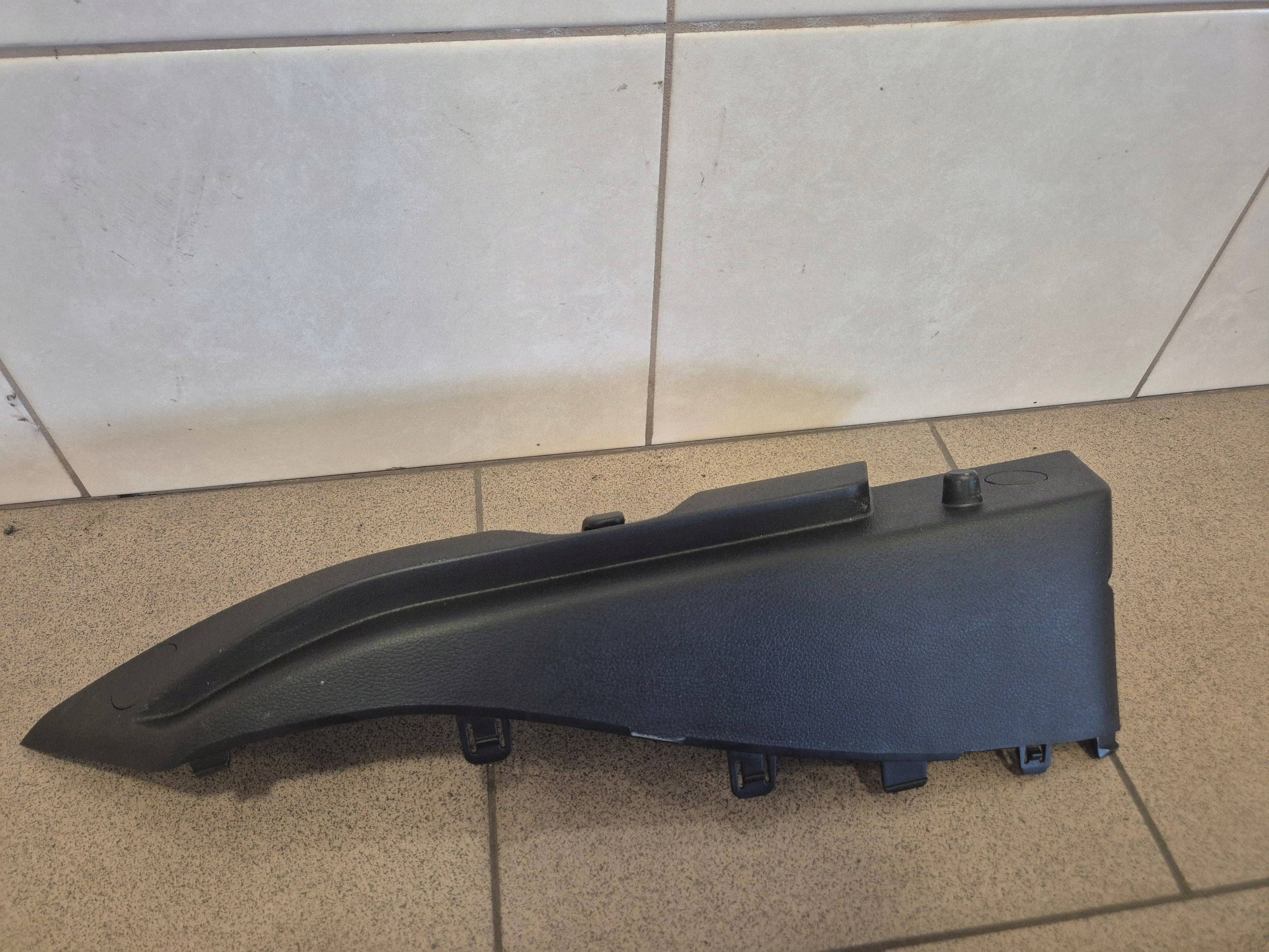Kia Cee'd JD Viimeistelyosa OEM 85921J7000 - Käytetty