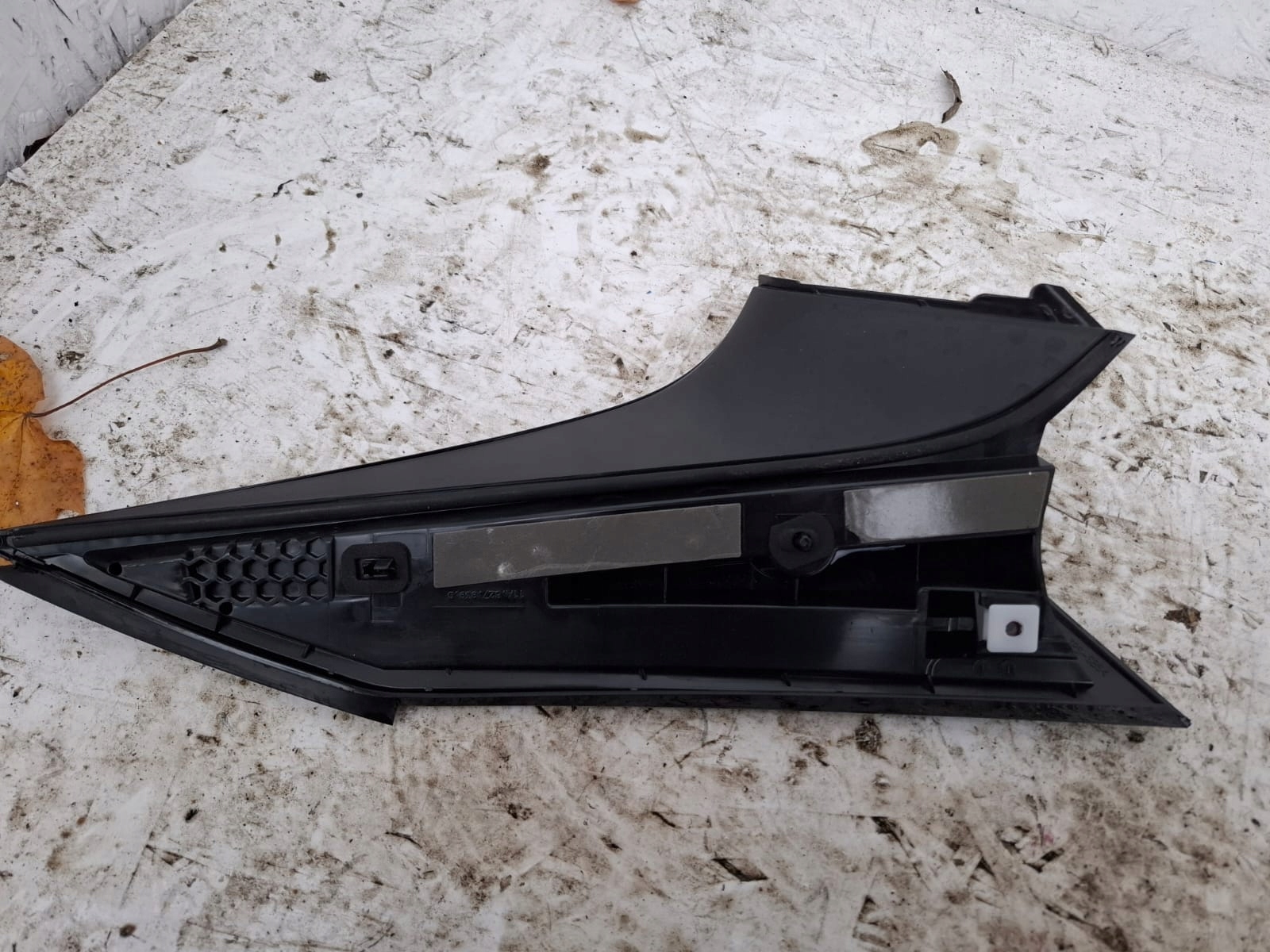 VW Tavaratilan kansi viimeistely OEM 11A827939D - Käytetty