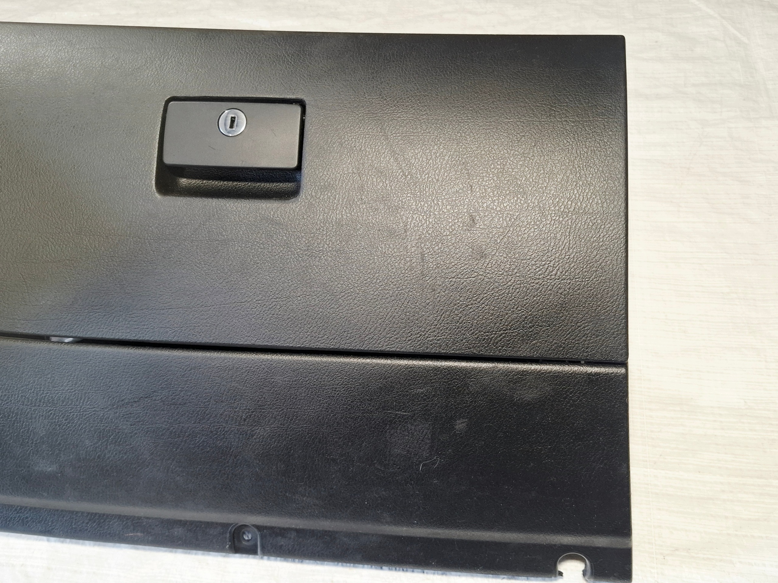 VW Golf IV Matkustajan hansikaslokero OEM 1J1857101A