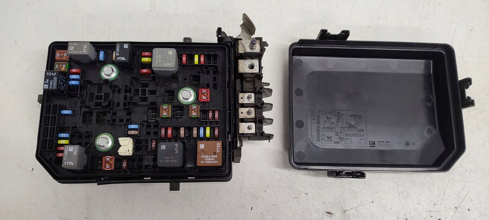 Caixa de Fusíveis Opel Astra K 1.4 OEM 39040858 - Usado image 2