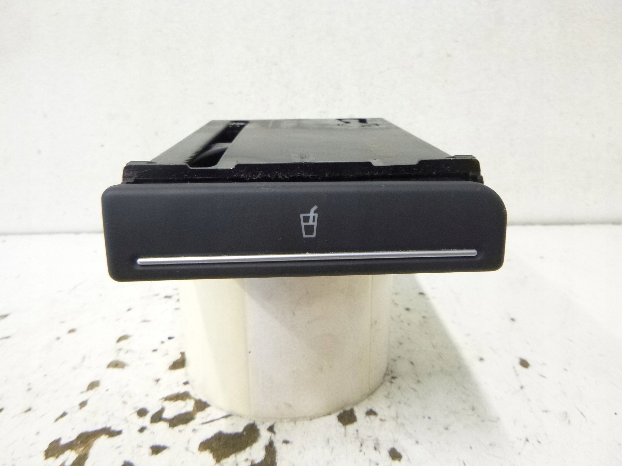 Porta-copos Audi A4 B7 OEM 8E1862534L - Usado image 2