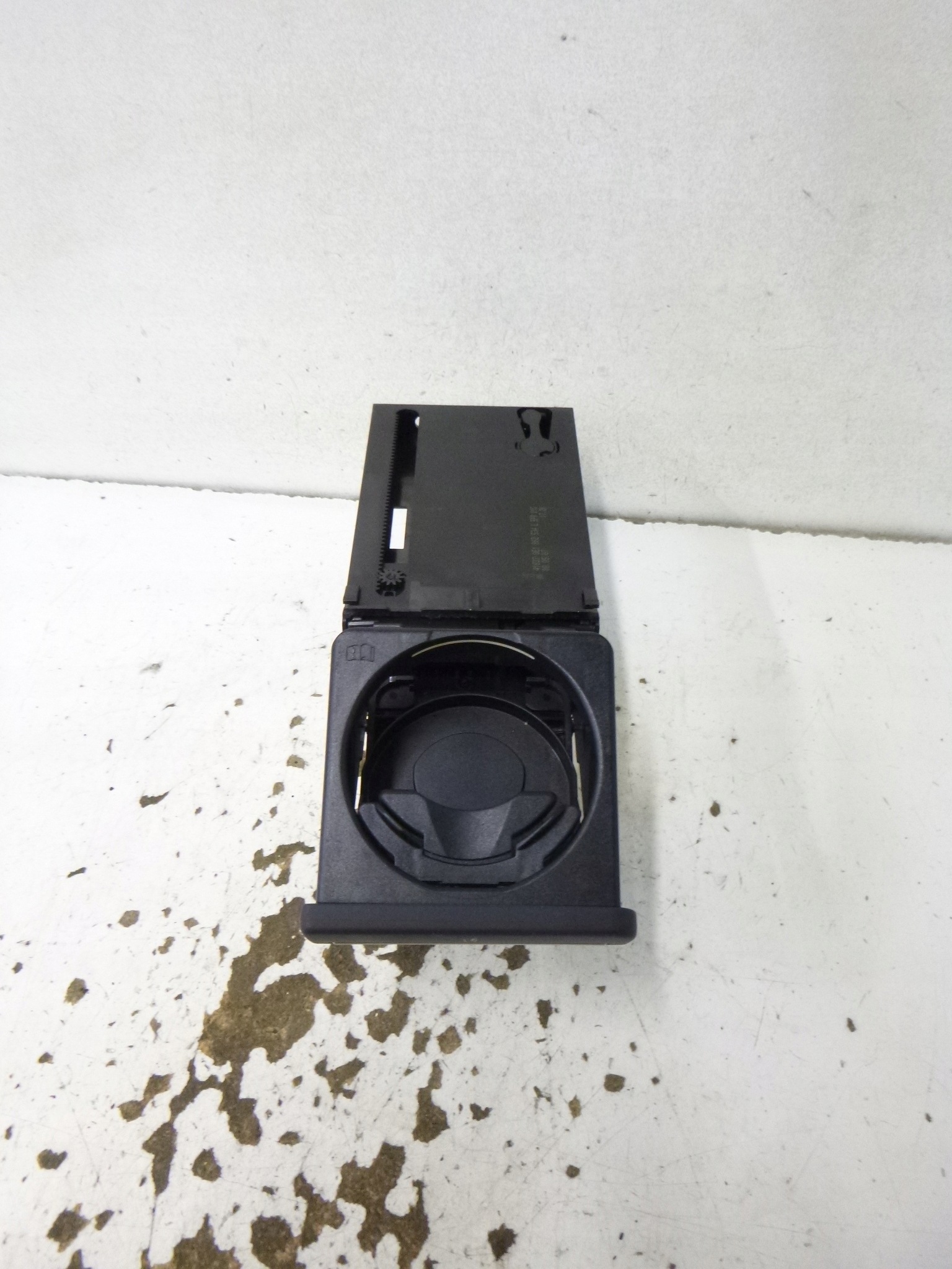 Audi A4 B7 Juomapidin OEM 8E1862534L - Käytetty