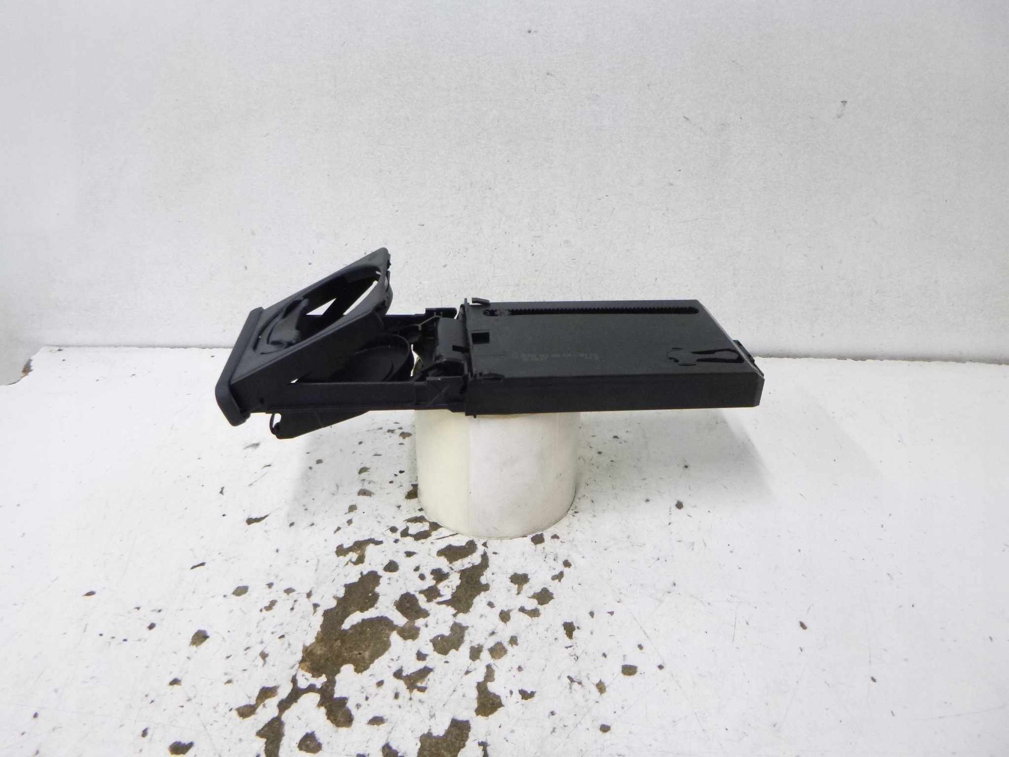 Porta-copos Audi A4 B7 OEM 8E1862534L - Usado image 3