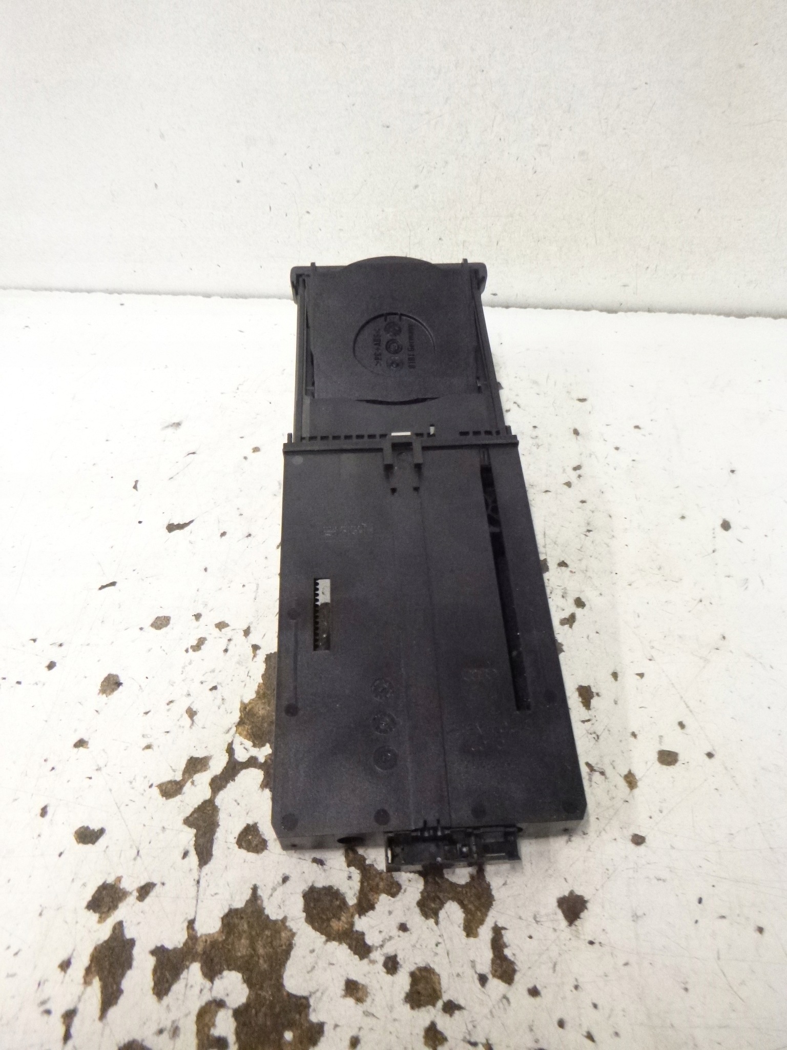 Porta-copos Audi A4 B7 OEM 8E1862534L - Usado image 5