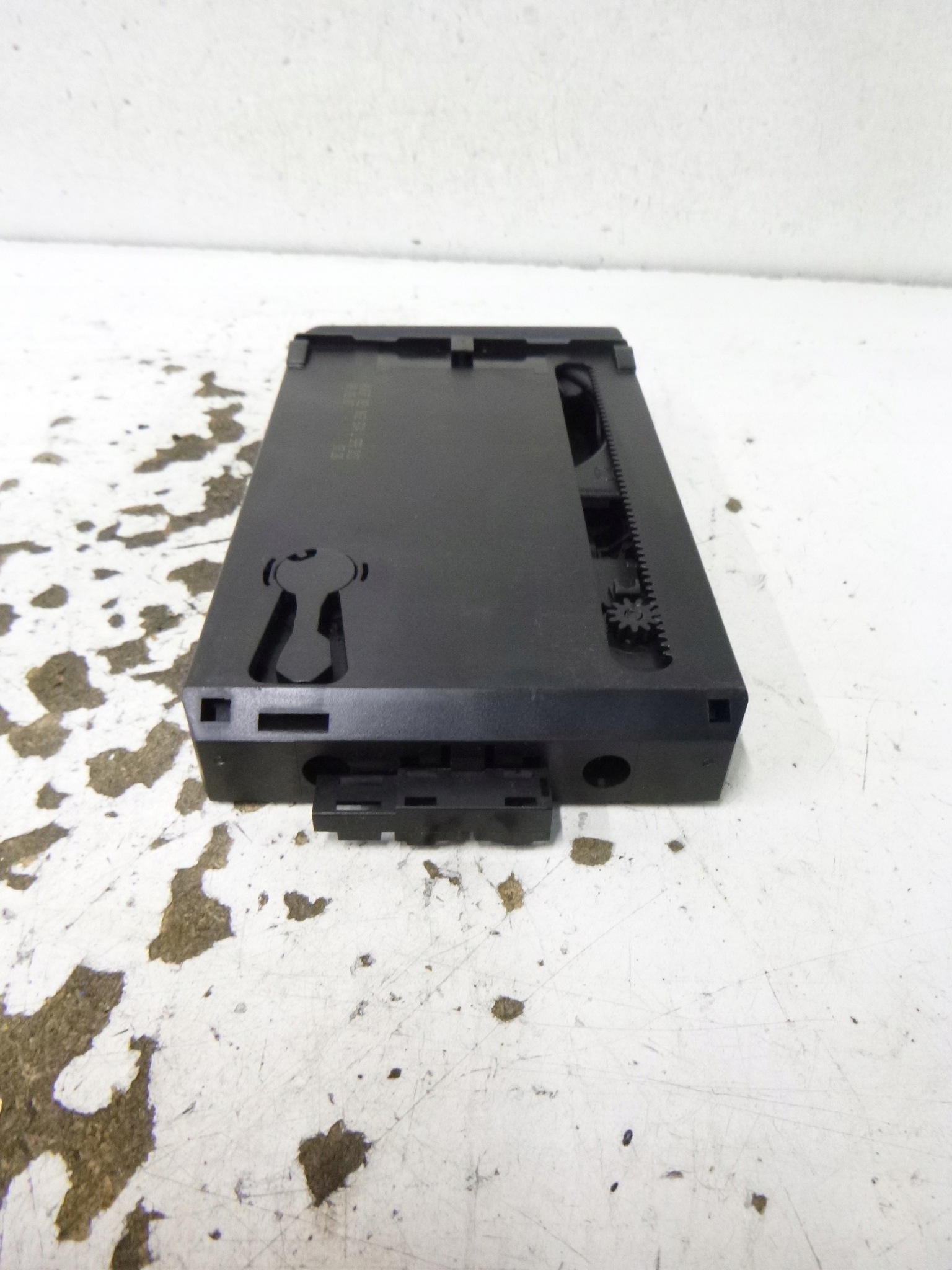 Porta-copos Audi A4 B7 OEM 8E1862534L - Usado image 6