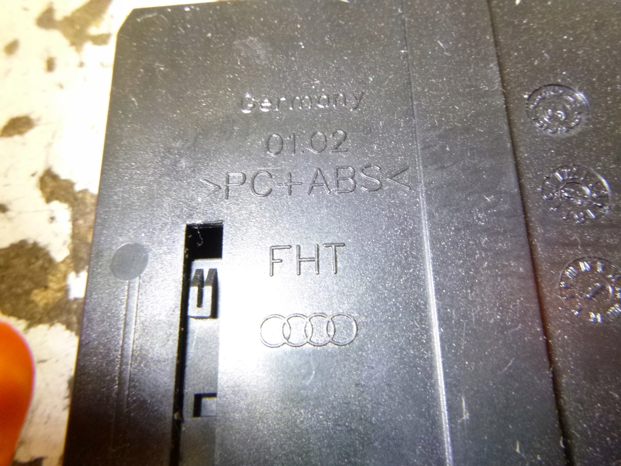 Porta-copos Audi A4 B7 OEM 8E1862534L - Usado image 8