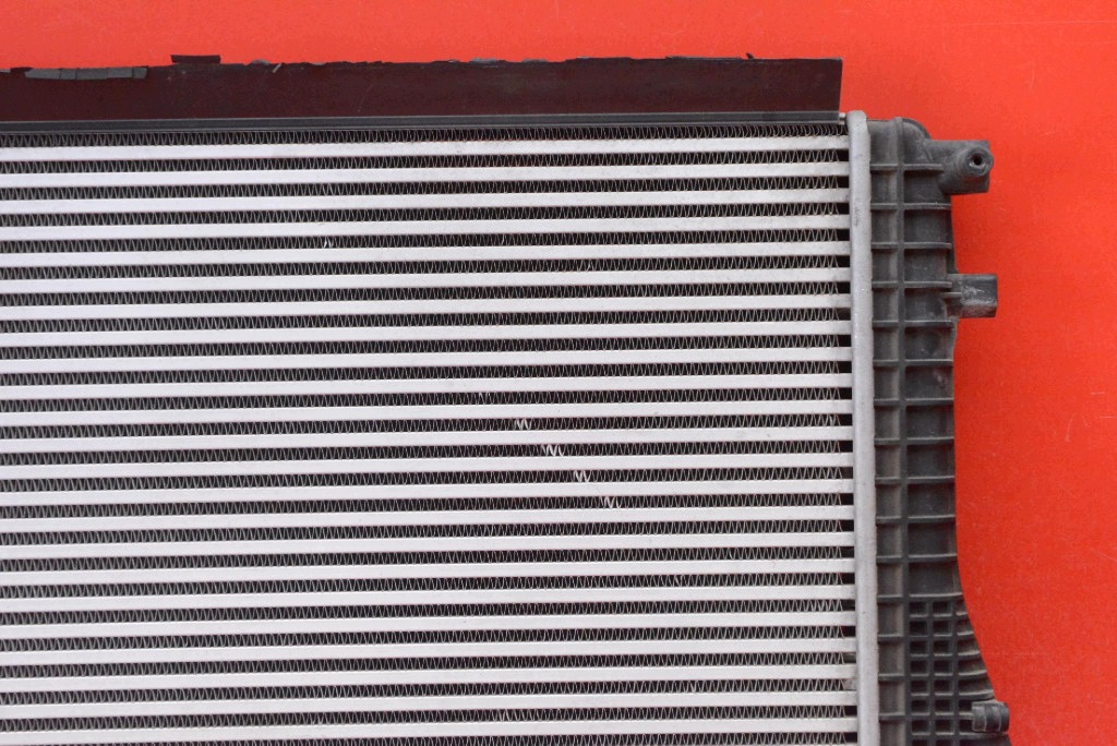 Radiateur intercooler OEM 3C0145805AK pour VW Passat B7 image 8