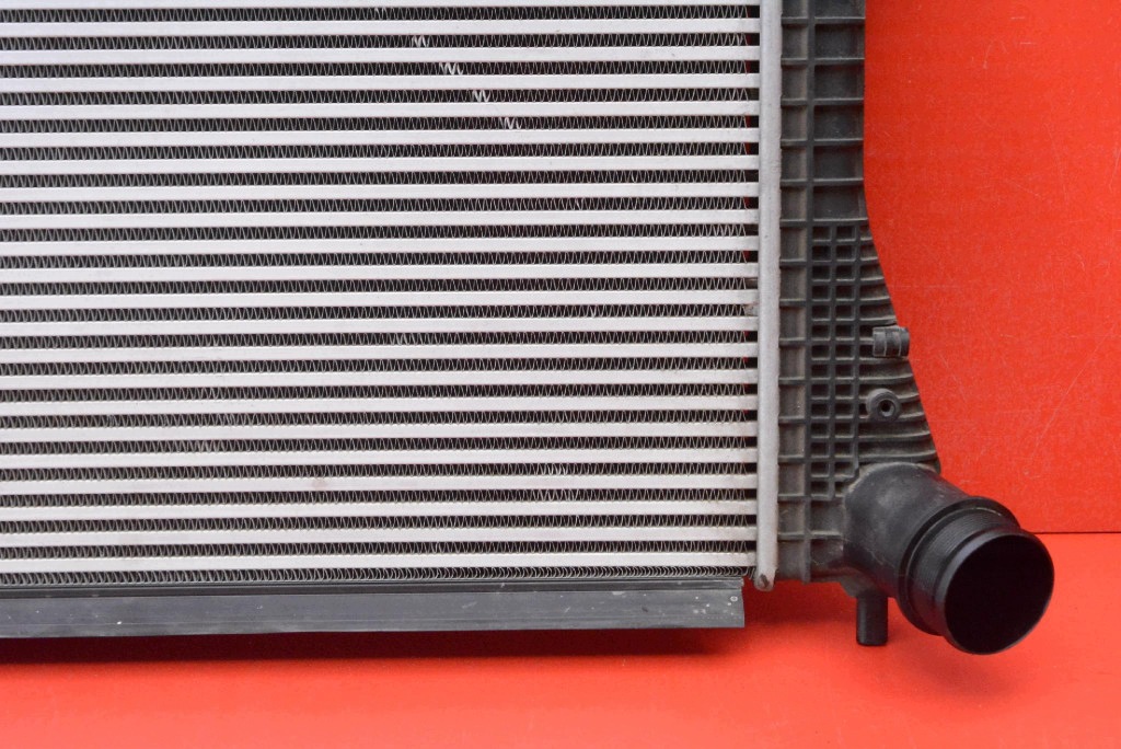 Radiateur intercooler OEM 3C0145805AK pour VW Passat B7 image 9