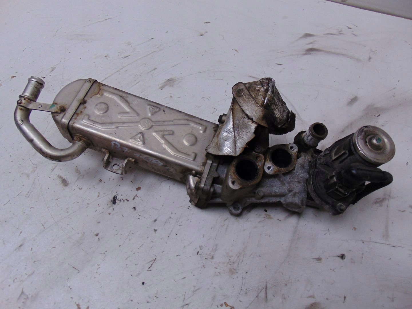 Refrigerador EGR OEM 03L131512BJ para VW Passat B7 2.0L