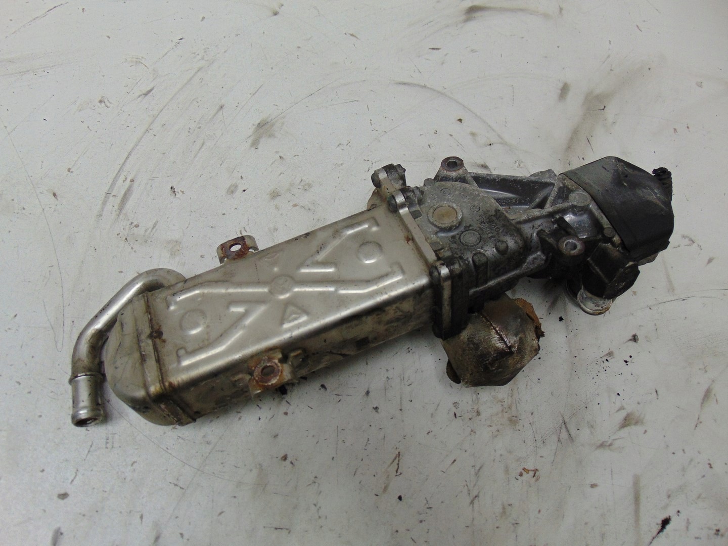 Arrefecedor EGR OEM 03L131512BJ para VW Passat B7 2.0L image 3