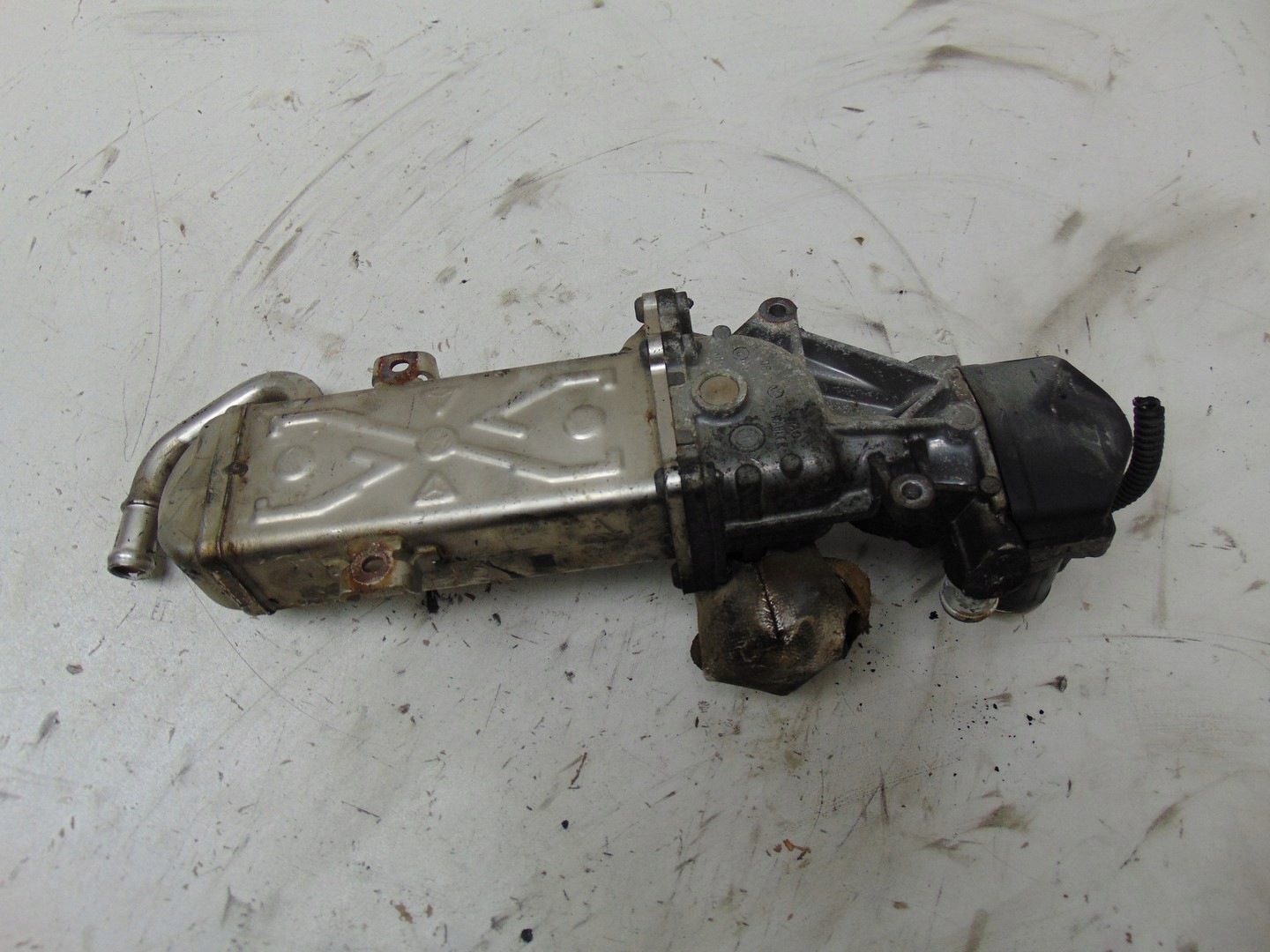 Arrefecedor EGR OEM 03L131512BJ para VW Passat B7 2.0L image 4