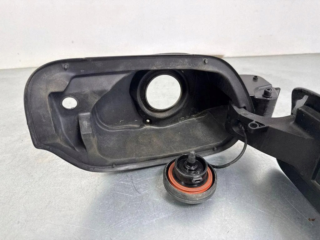 Polttoainetäyttötulppa OEM 04E010012R Seat Leon (5F) image 6
