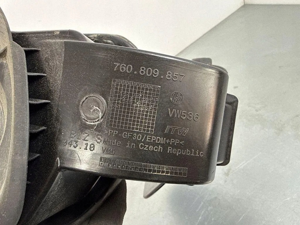 Polttoainetäyttötulppa OEM 04E010012R Seat Leon (5F) image 8