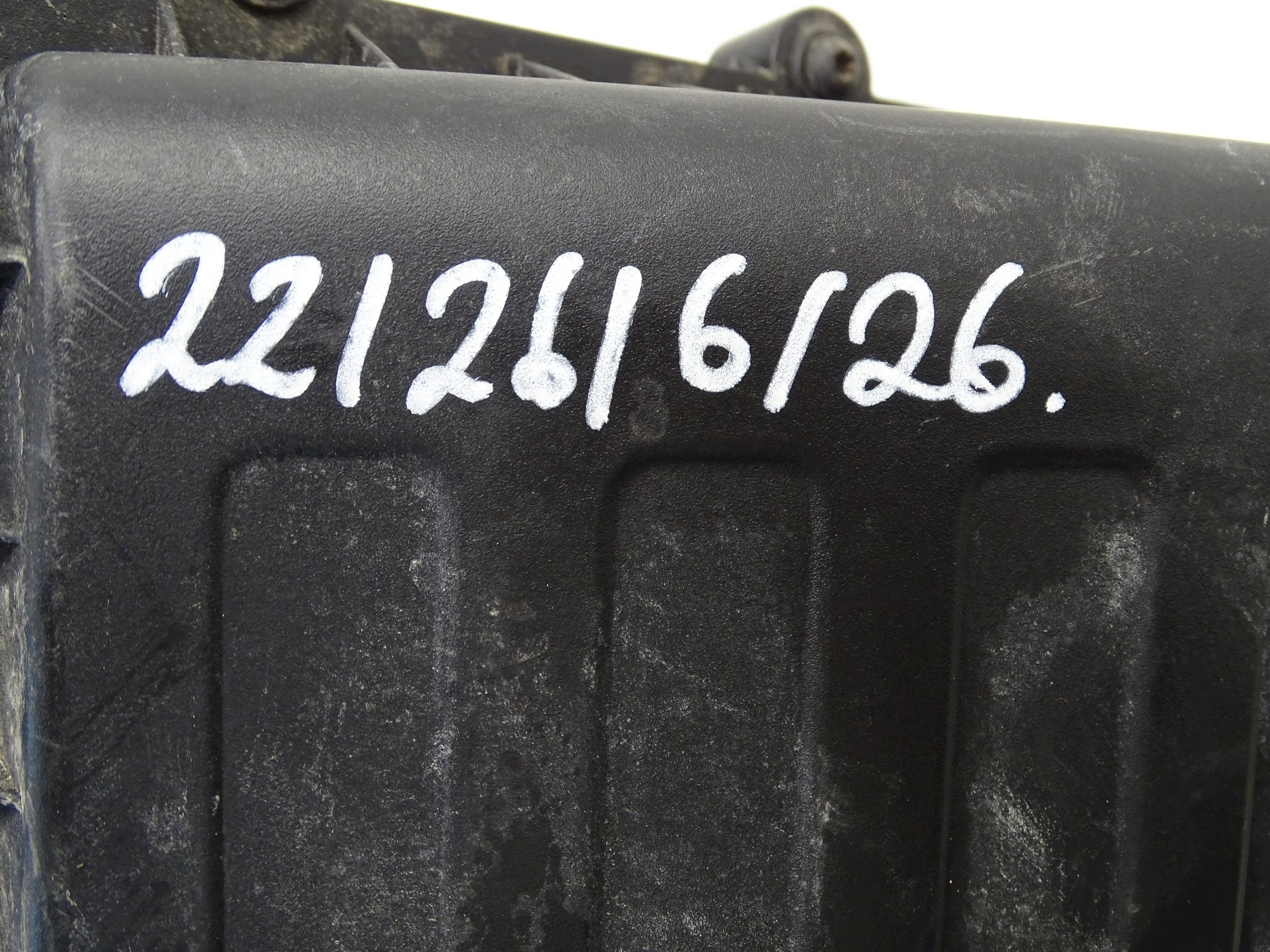Audi Q3 83A Luftfiltergehäuse OEM 5Q0129607AA image 5