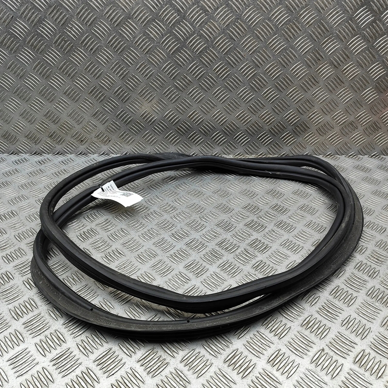 Junta maletero VW OEM 5H6827705B Golf III image 4