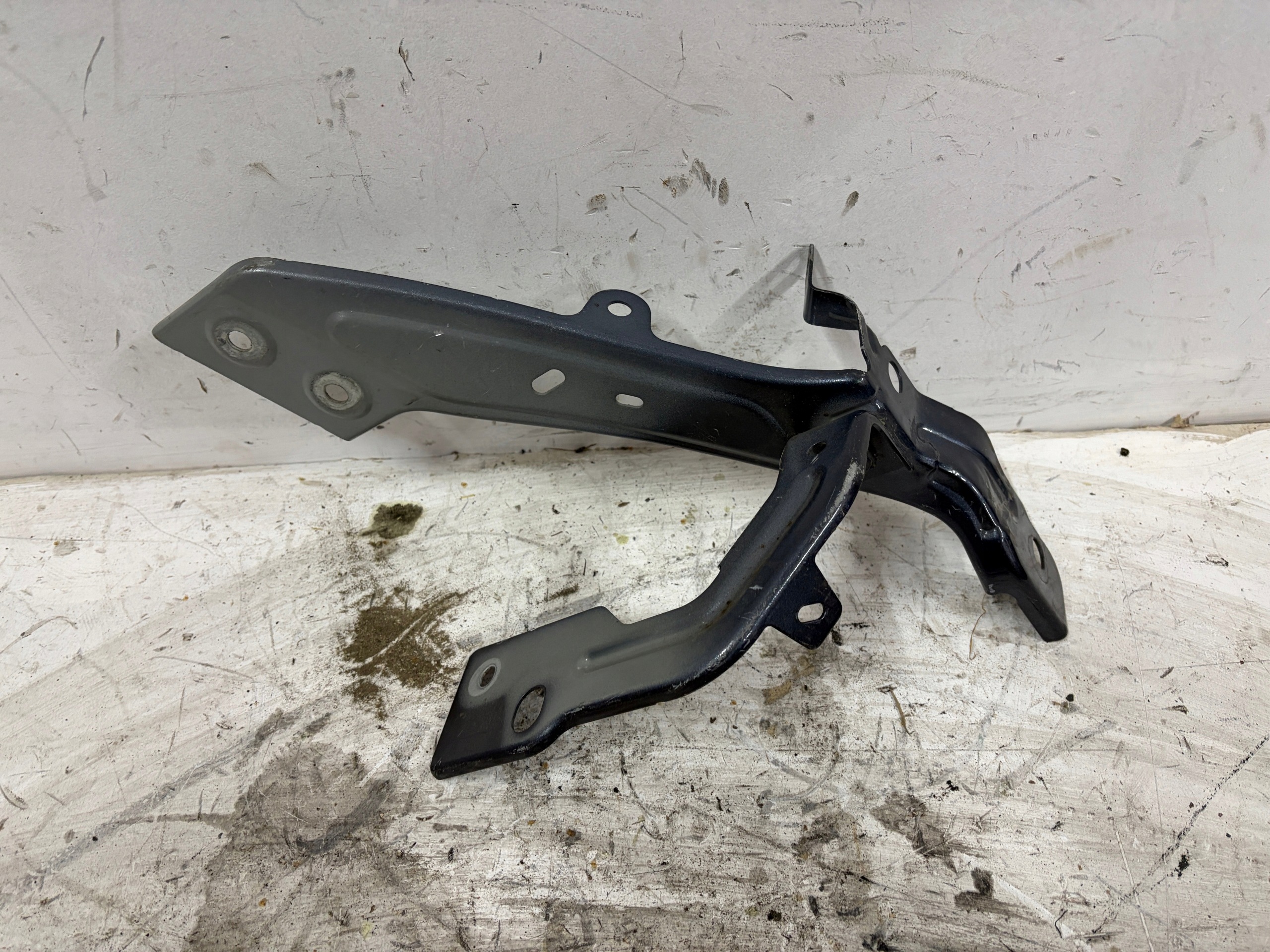 Support d'aile avant droit OEM 631406423R Renault image 2