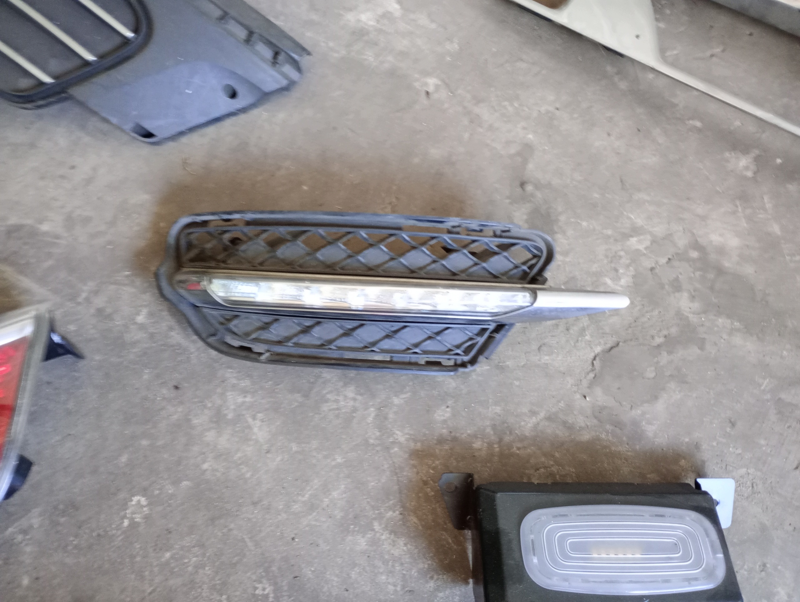 Lâmpada LED DRL esquerda Mercedes Classe S W221 OEM A2218200956 image 2