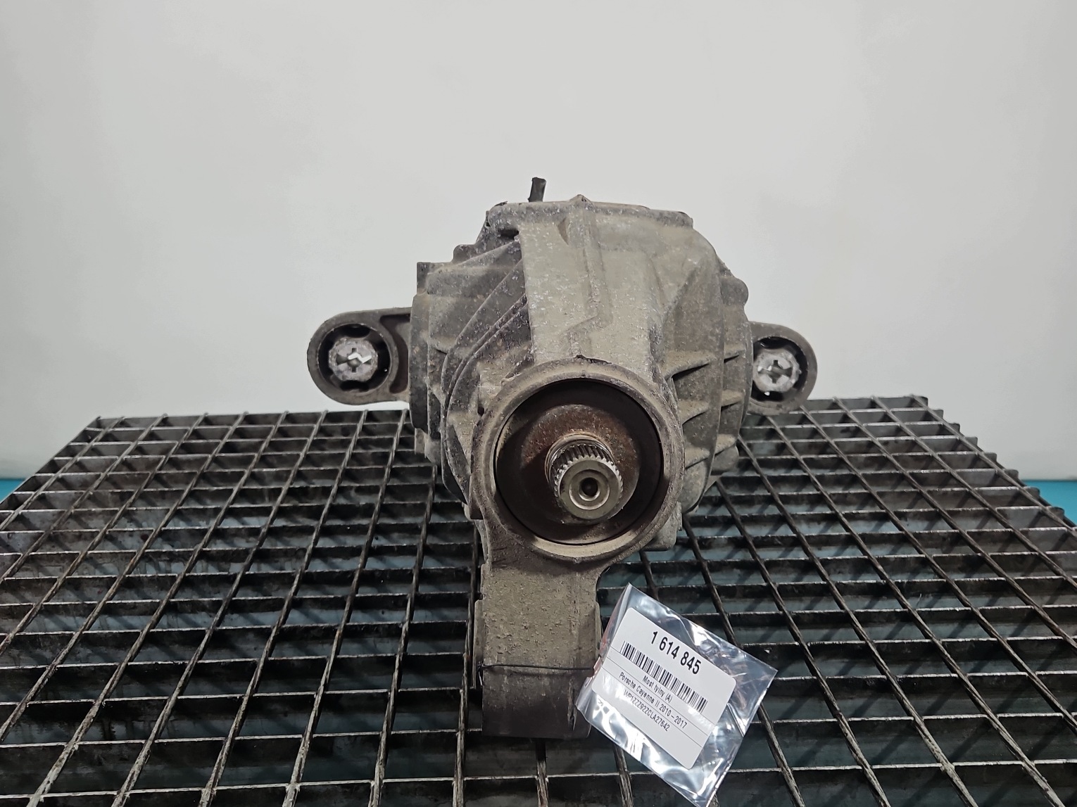 Taka-akselin vähennys OEM 4460310090 Porsche Cayenne 92A