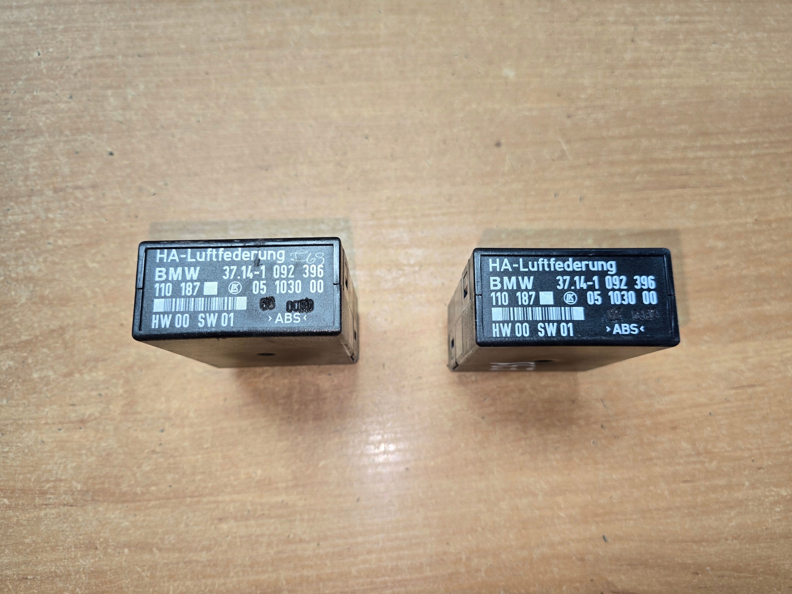 Luchtvering besturingseenheid OEM 1092396 BMW E39 E53 X5 image 4