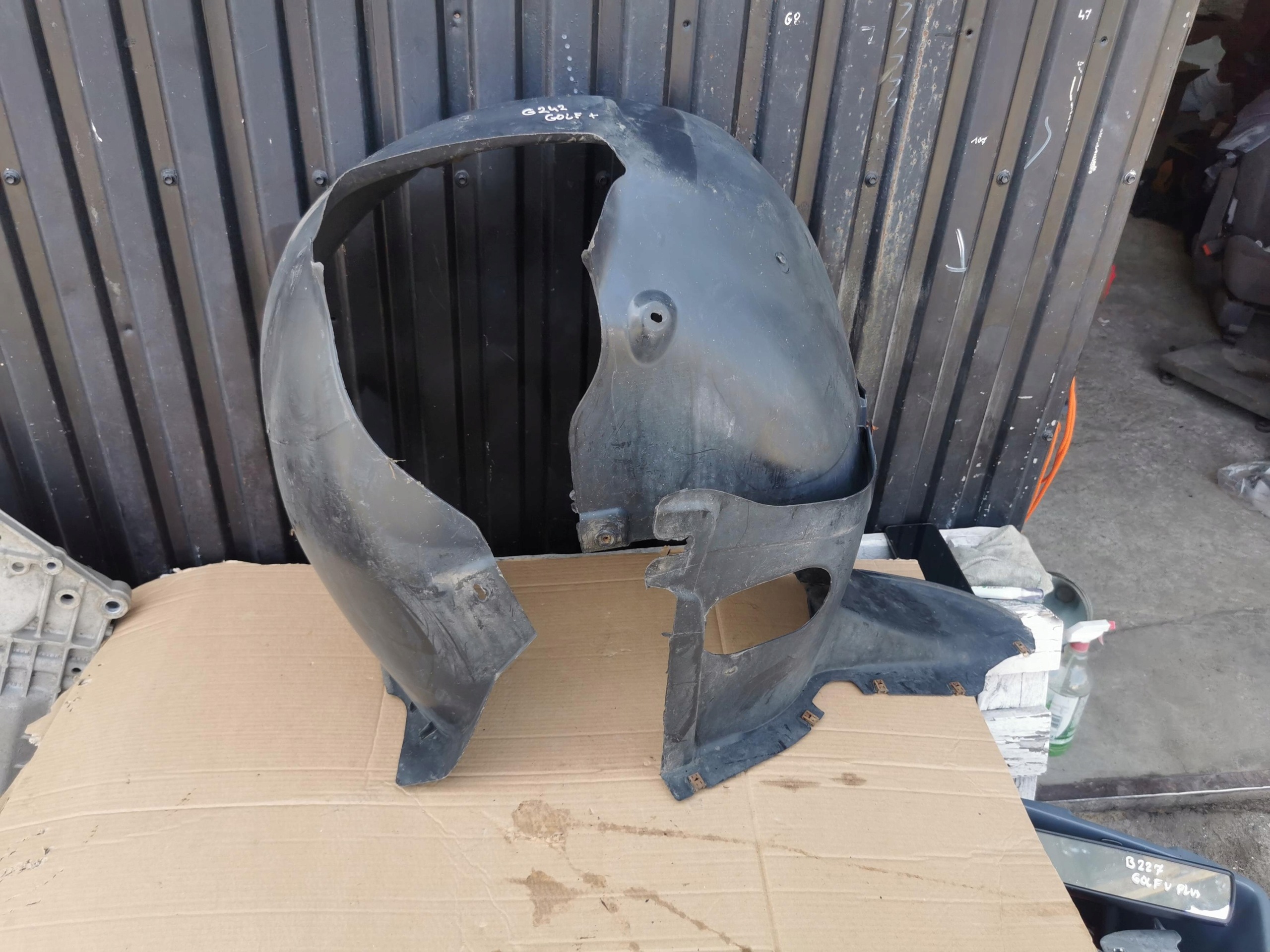 VW Golf Mk5 etu vasen lokasuojus OEM 1K0805977B