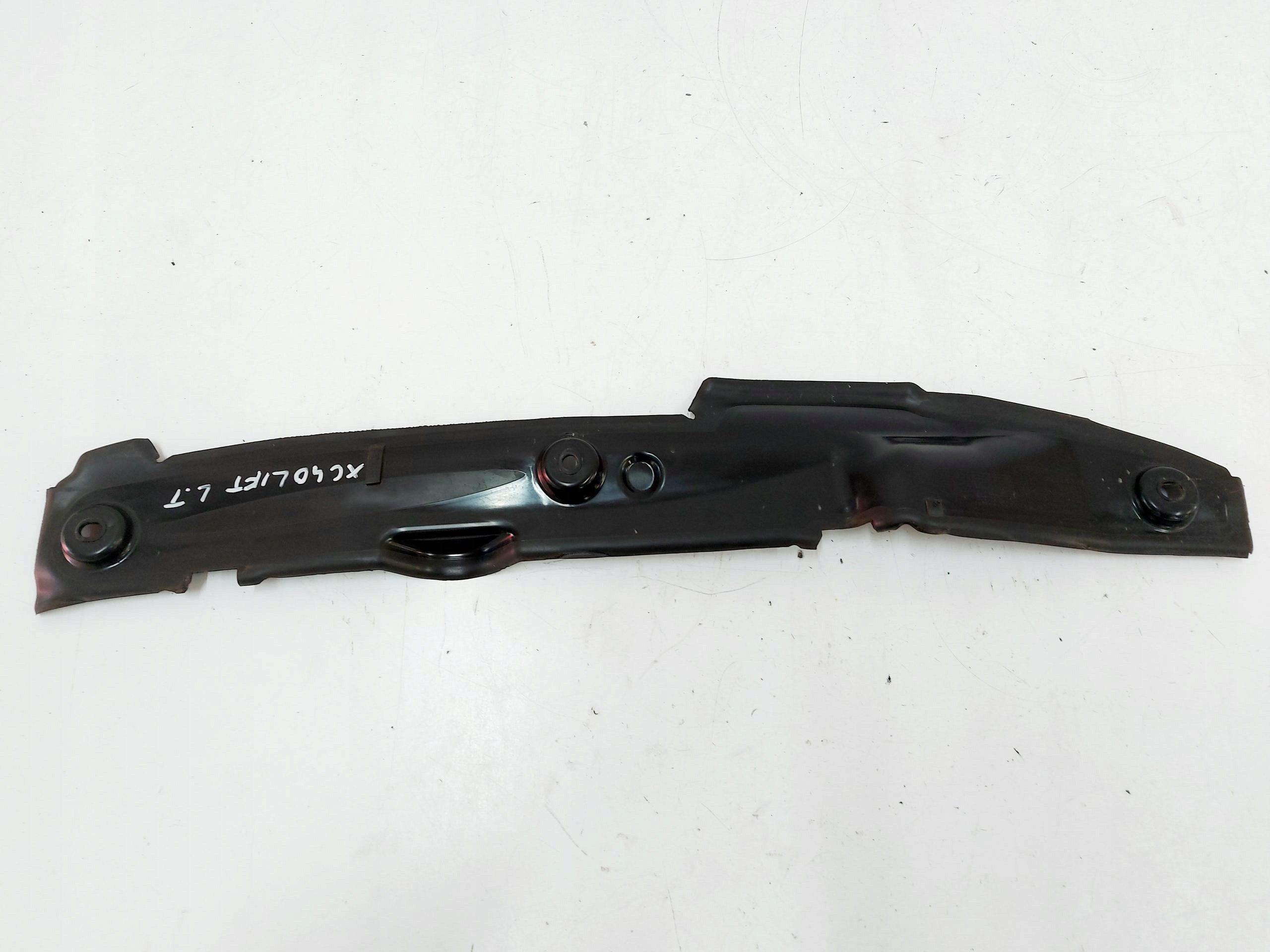 Volvo XC40 lokasuojus OEM 31442797 - Käytetty