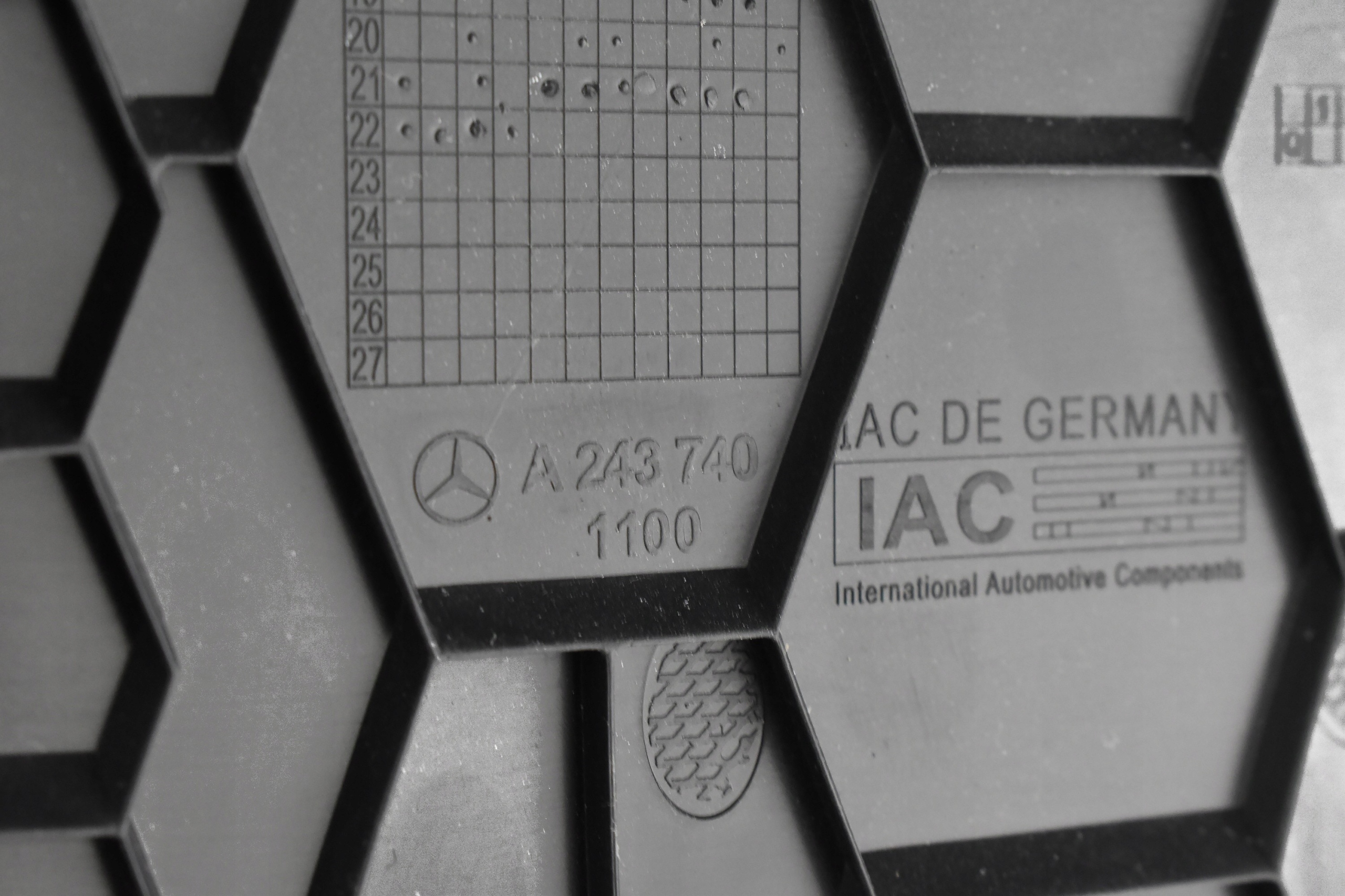 Mercedes-Benz EQB 2023 Garniture Coffre OEM A2437401 image 4