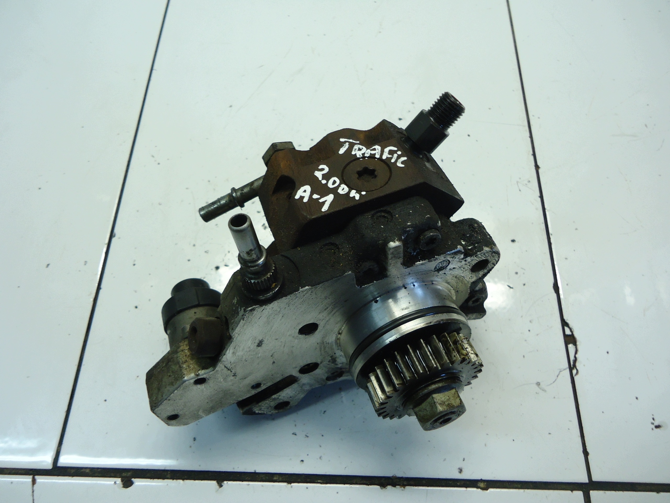 Bomba de inyección Renault OE 0445010099 2.0DCI image 2