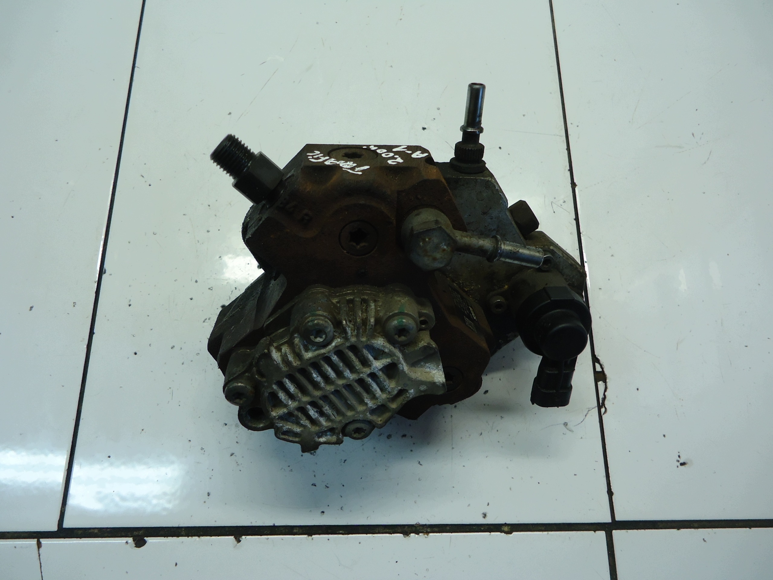 Ruiskutuspumppu Renault OE 0445010099 2.0DCI