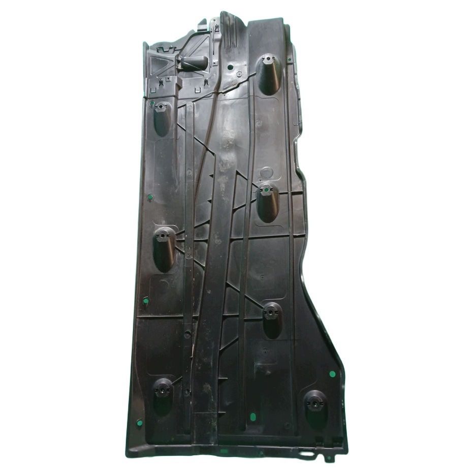 Vasen alustasuojalevy OEM 5Q0825201L Audi A3 8V:lle